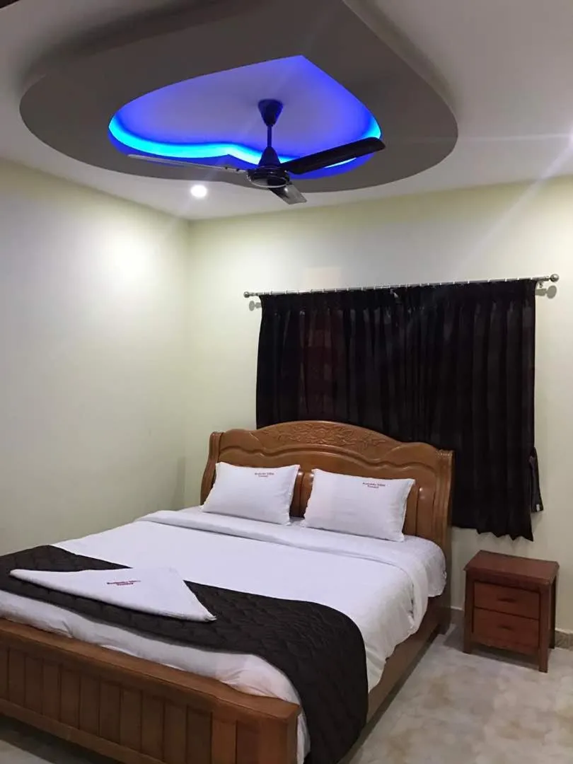 Bed in Sushmika Resorts Inn