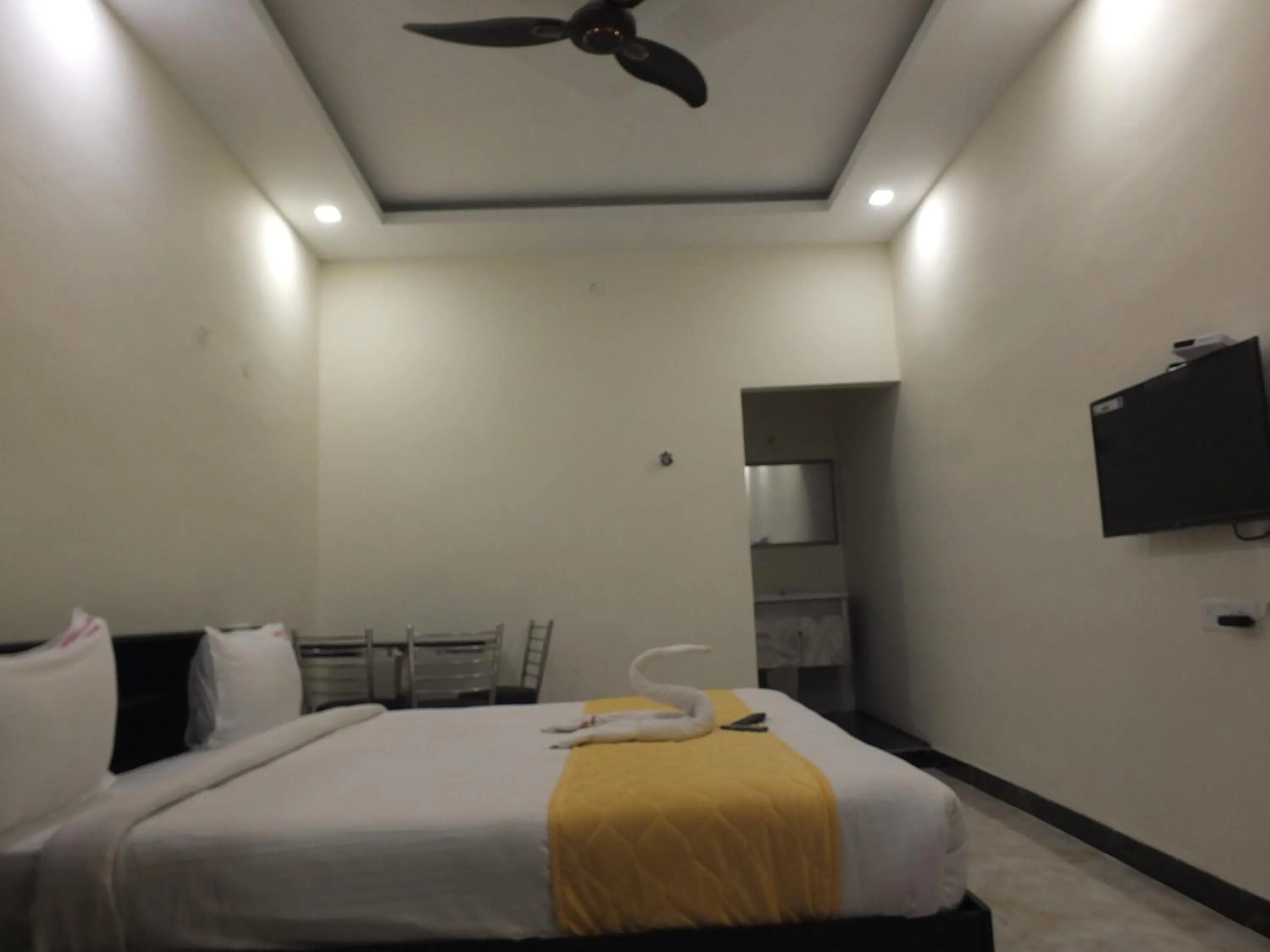 Bed in Sushmika Resorts Inn