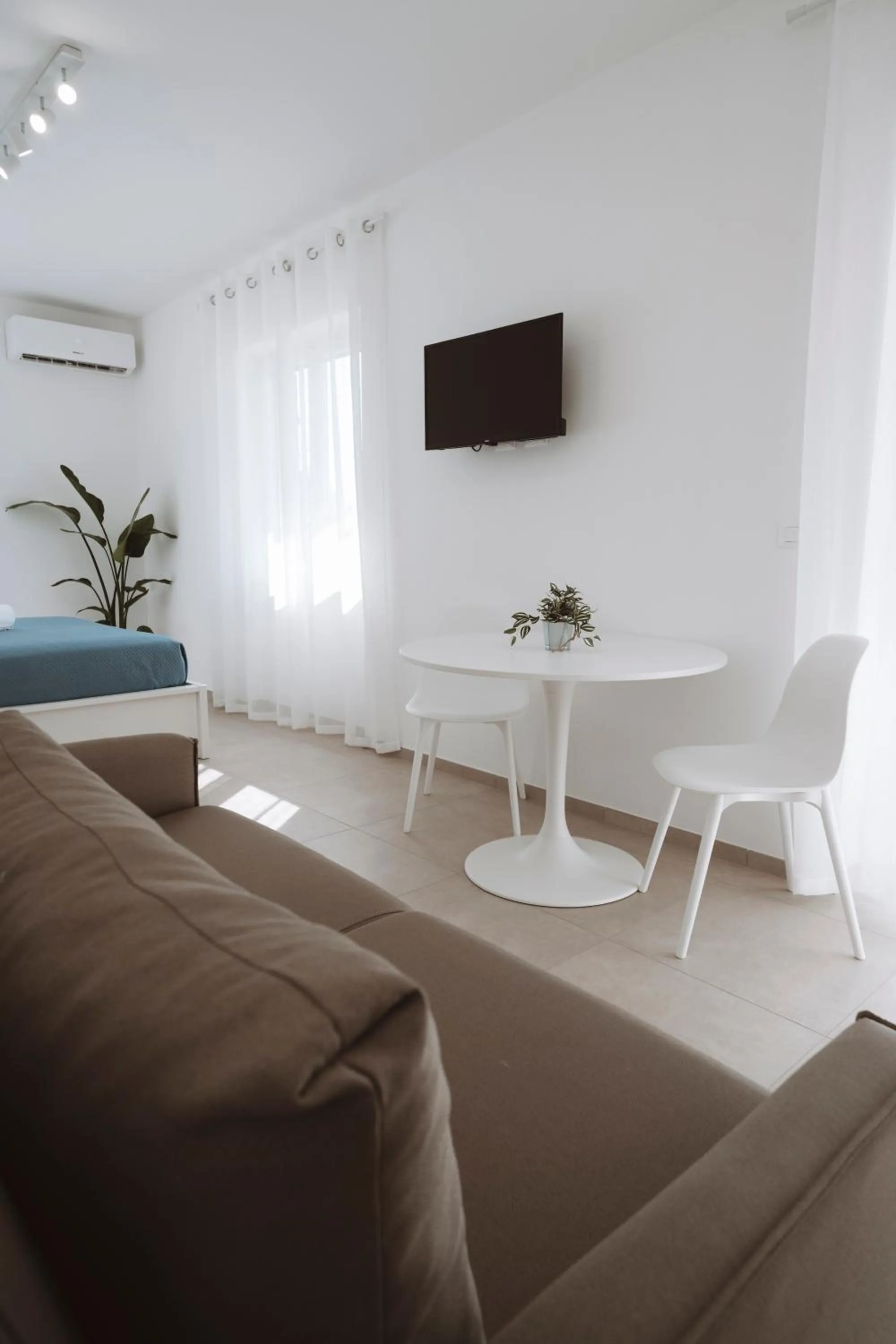 Communal lounge/ TV room in Gioema