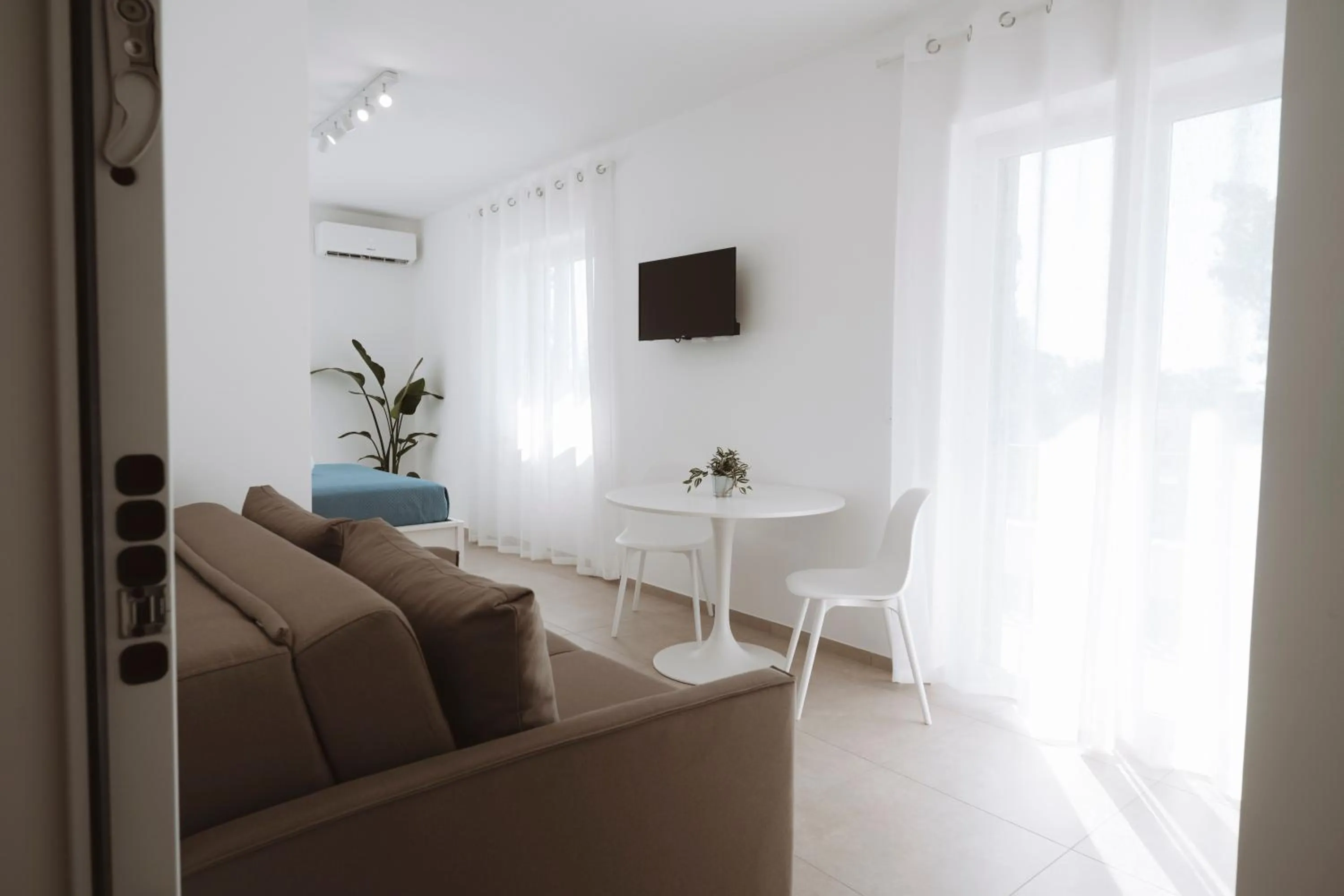 Communal lounge/ TV room in Gioema