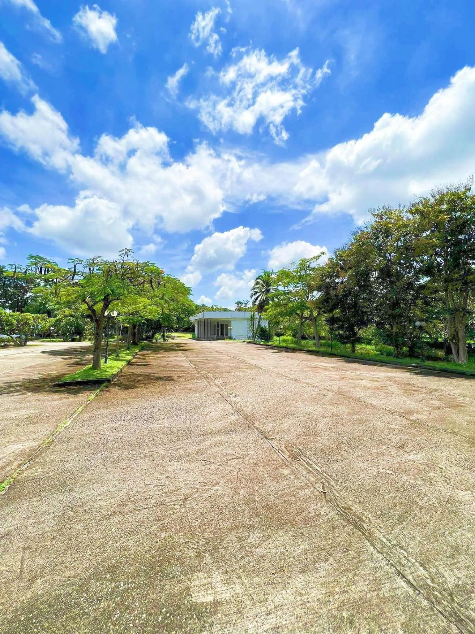 Parking in Srikij GardenHome Resort