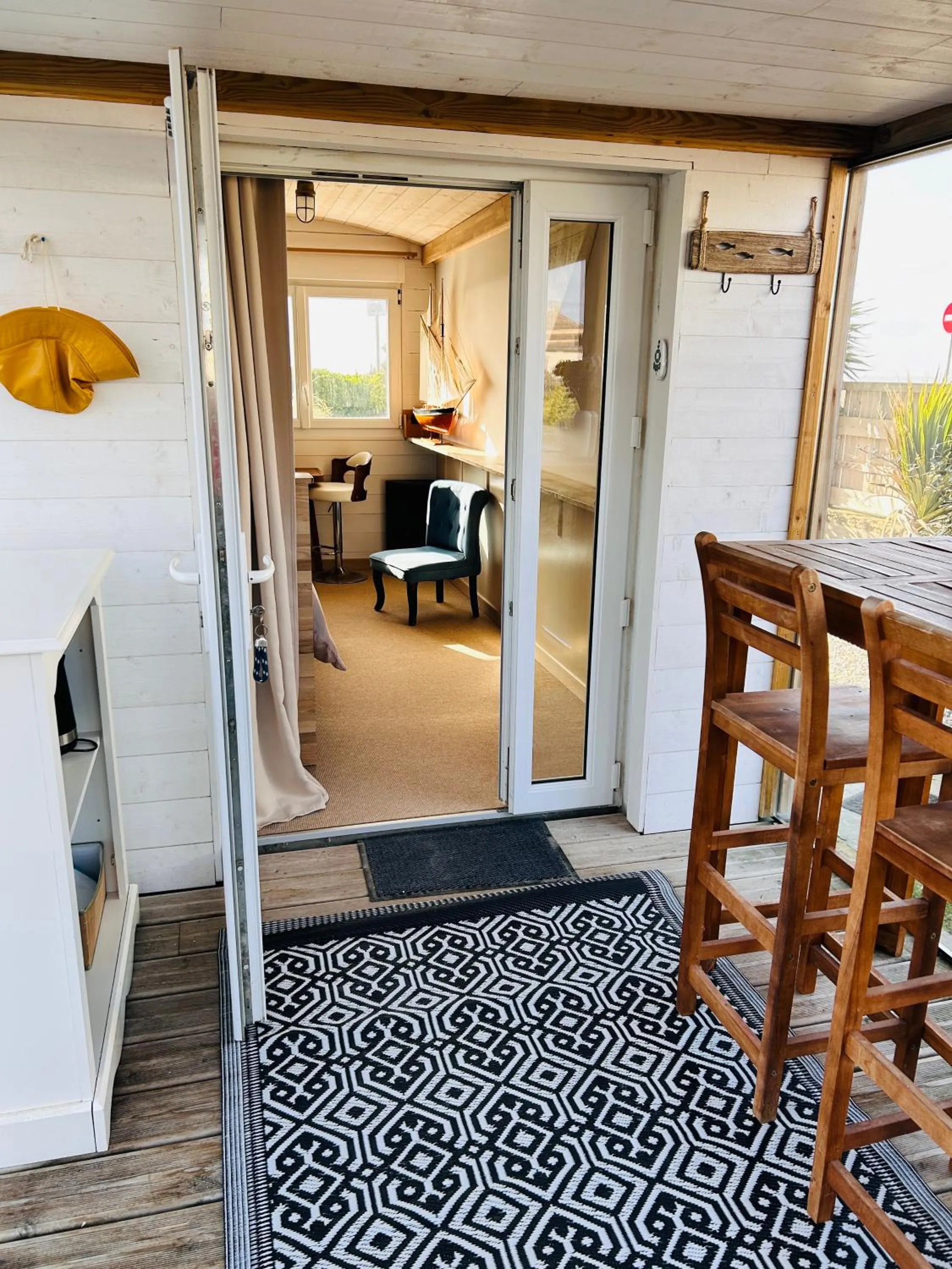 Facade/entrance in "La Cabine" côté mer et côté jardin à la VILLA PLEIN VENT