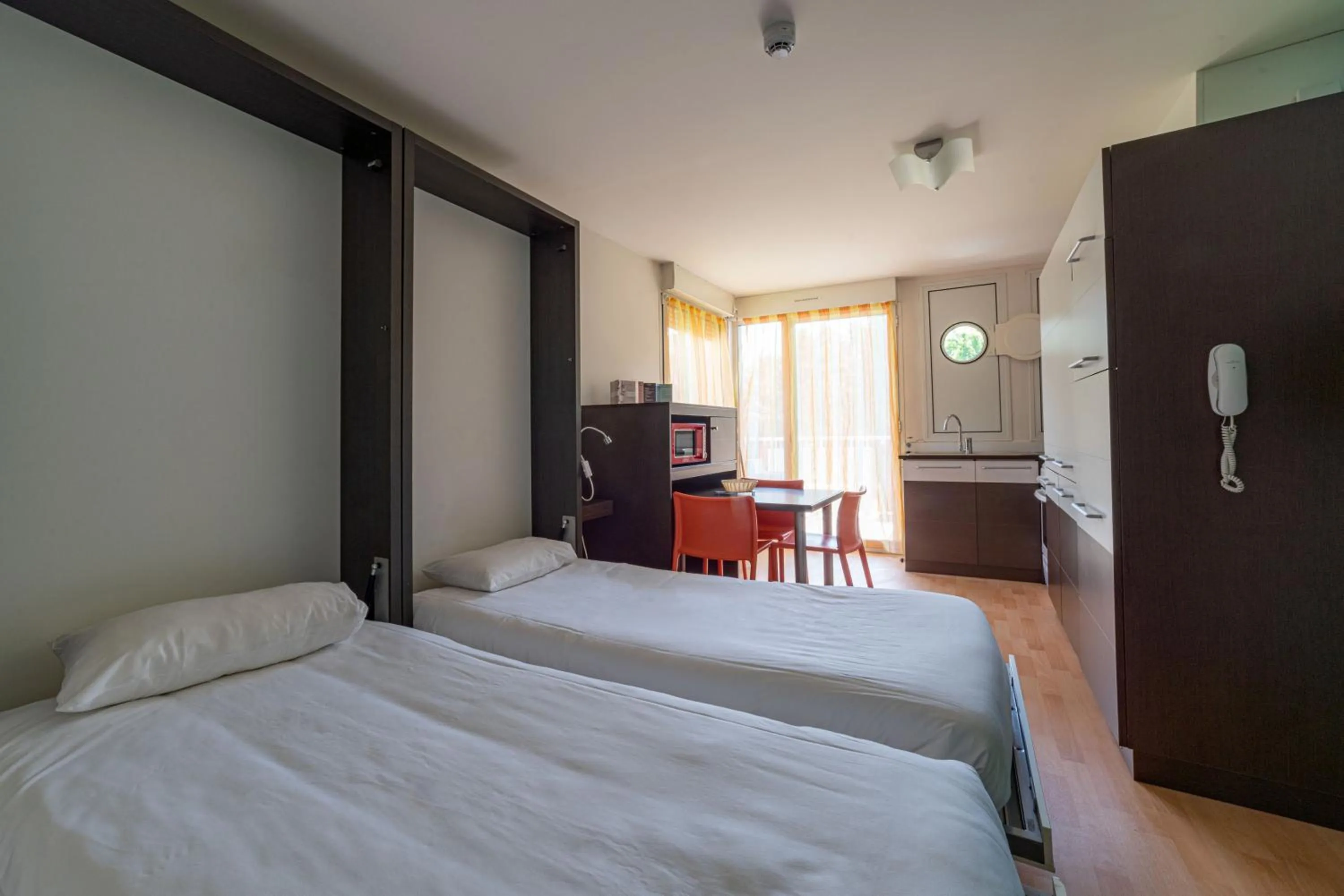 Property building, Bed in Residence RADIANA