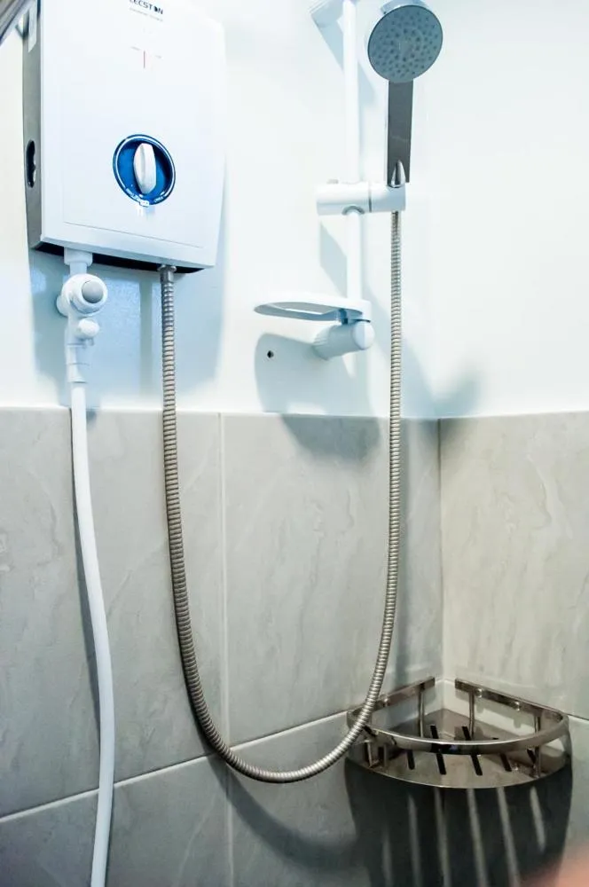 Toilet in Seasons Hotel Sablayan