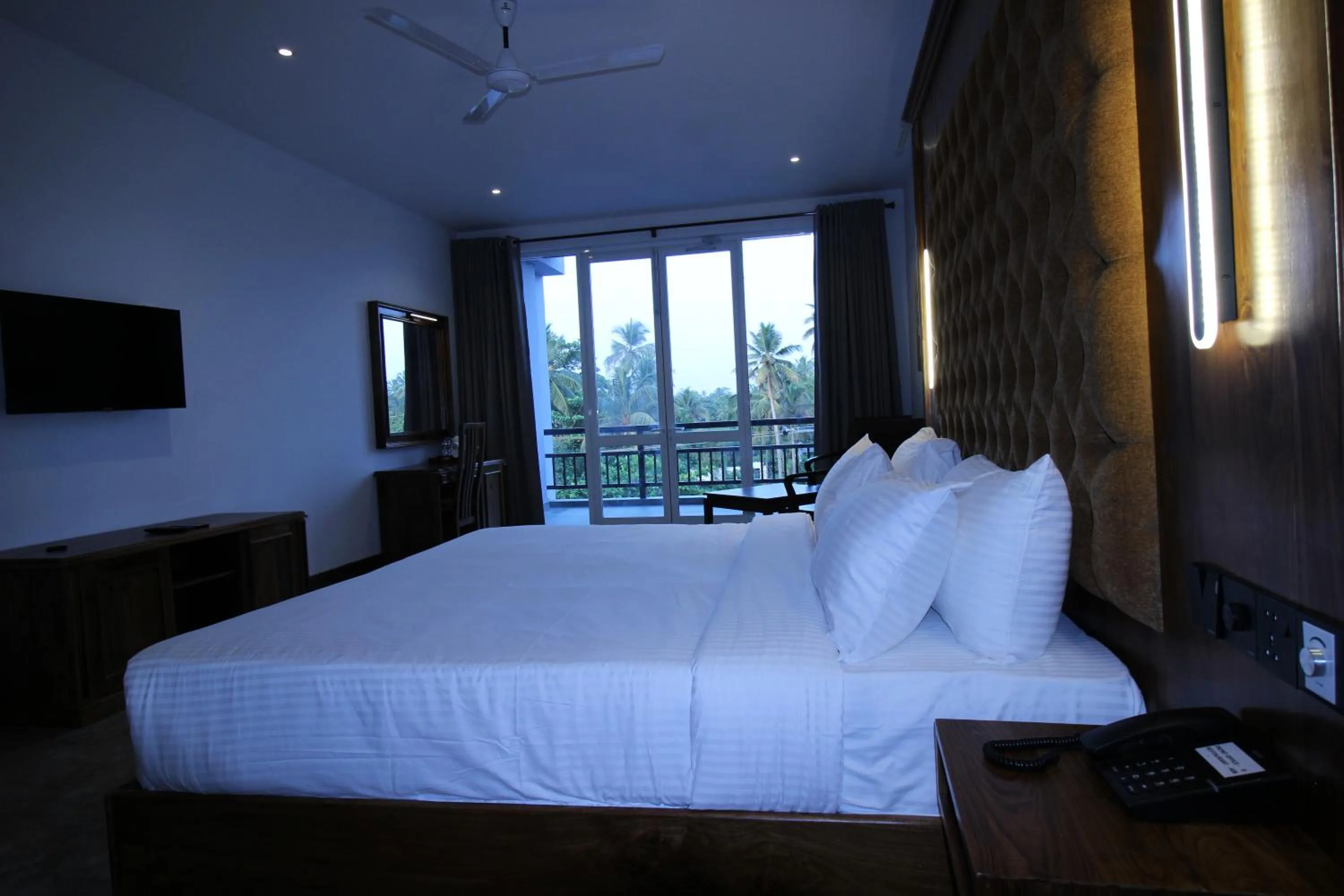 Bedroom, Bed in Hotel Refresh Blue