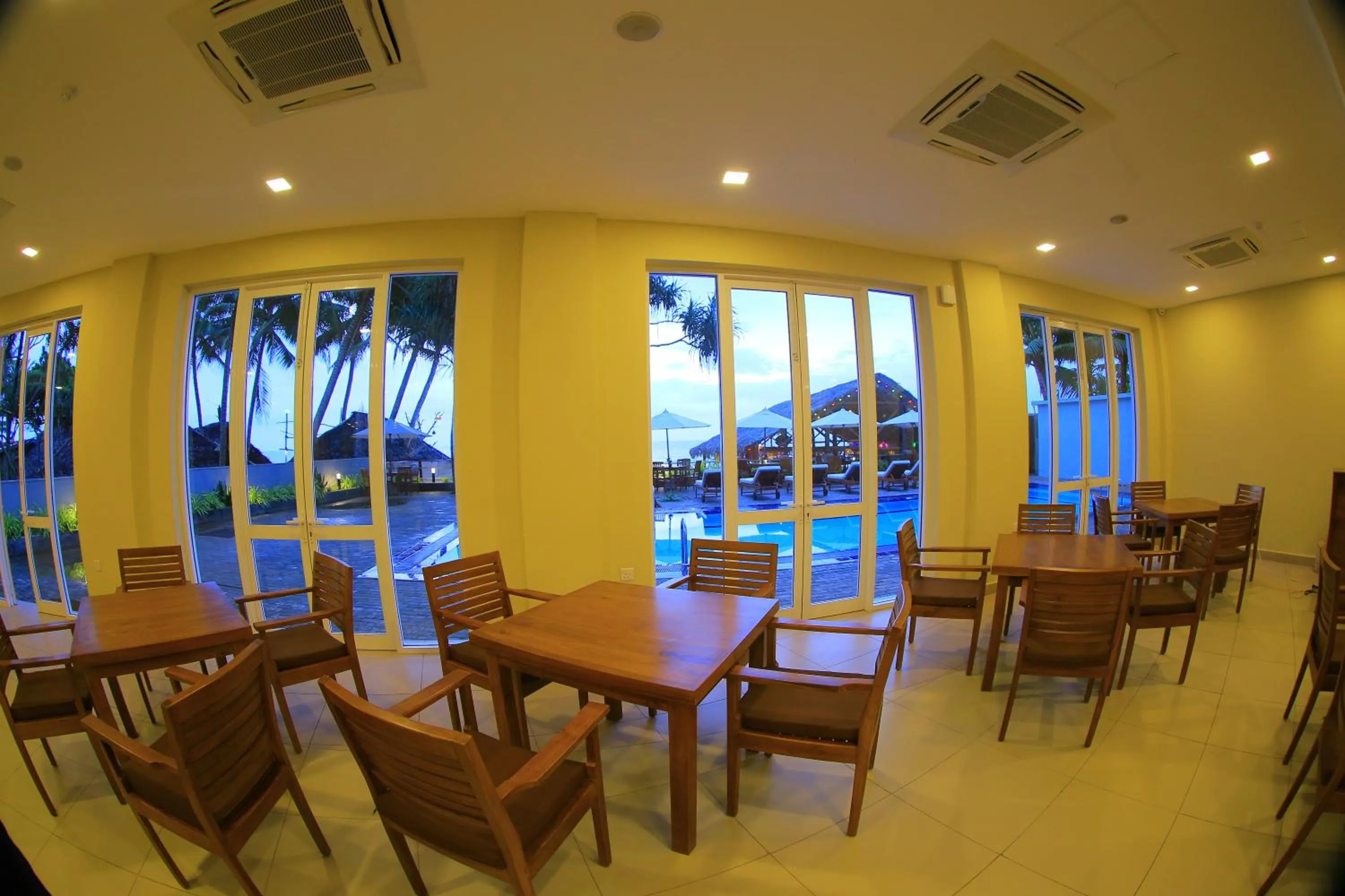 Restaurant/places to eat in Hotel Refresh Blue