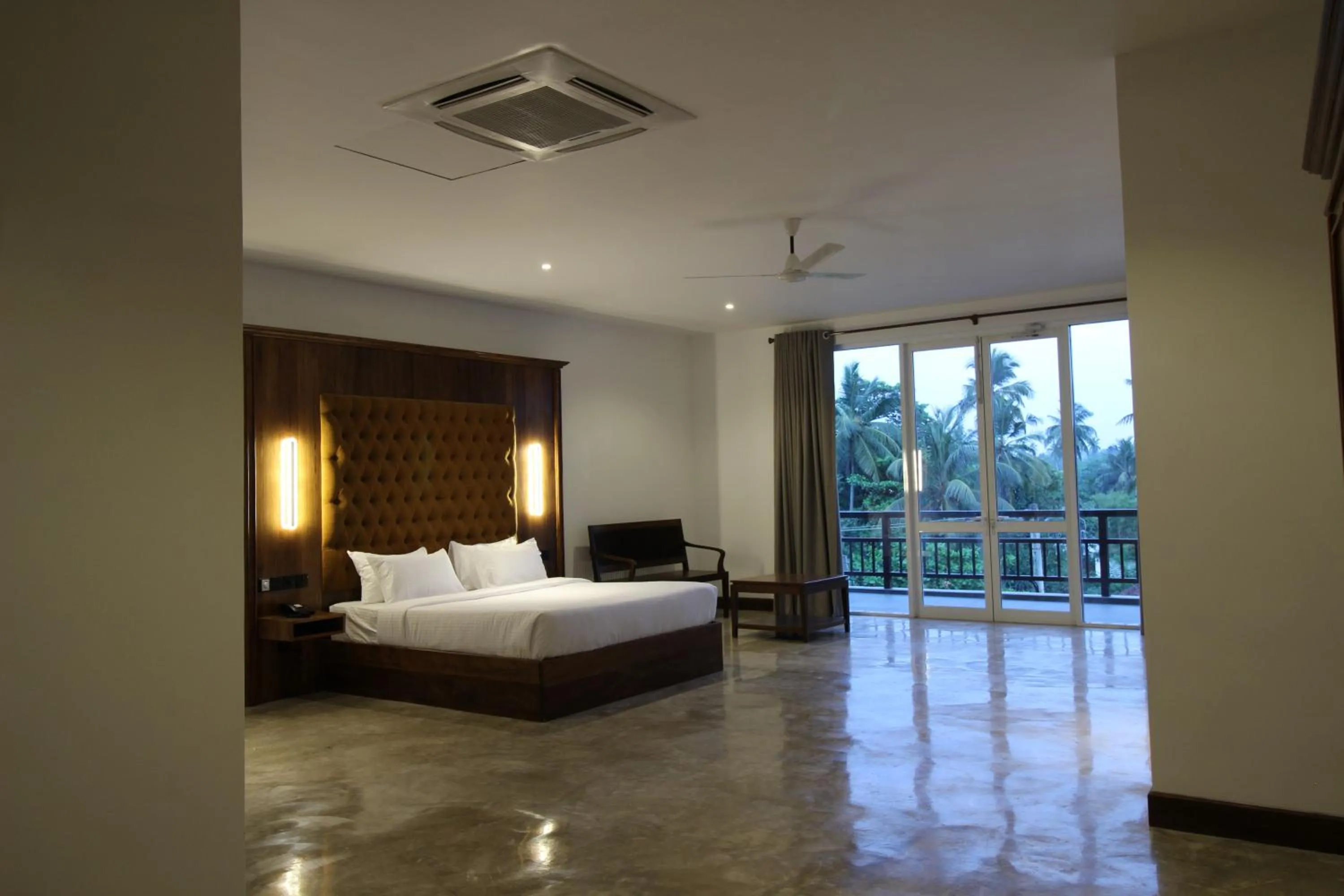 Bedroom, Bed in Hotel Refresh Blue