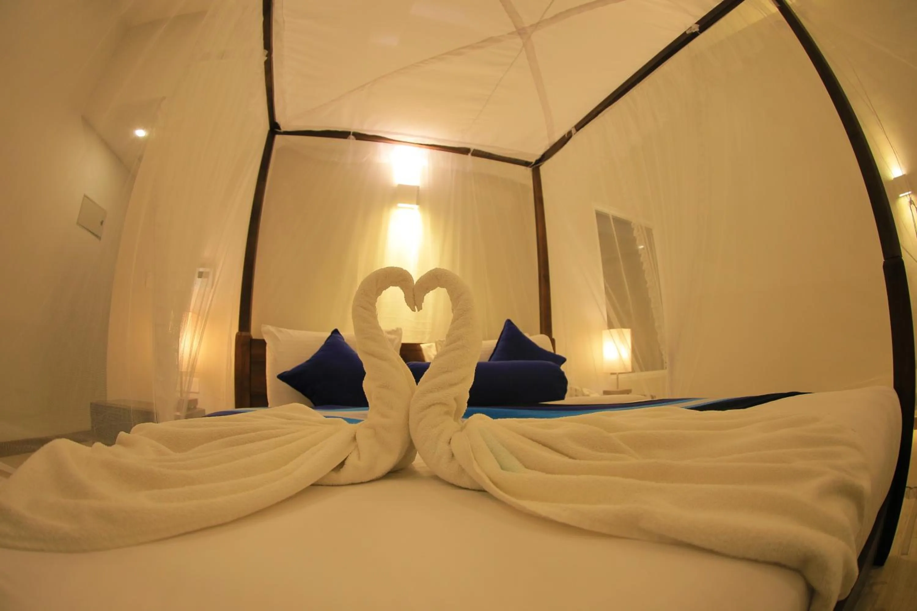 Bed in Hotel Refresh Blue