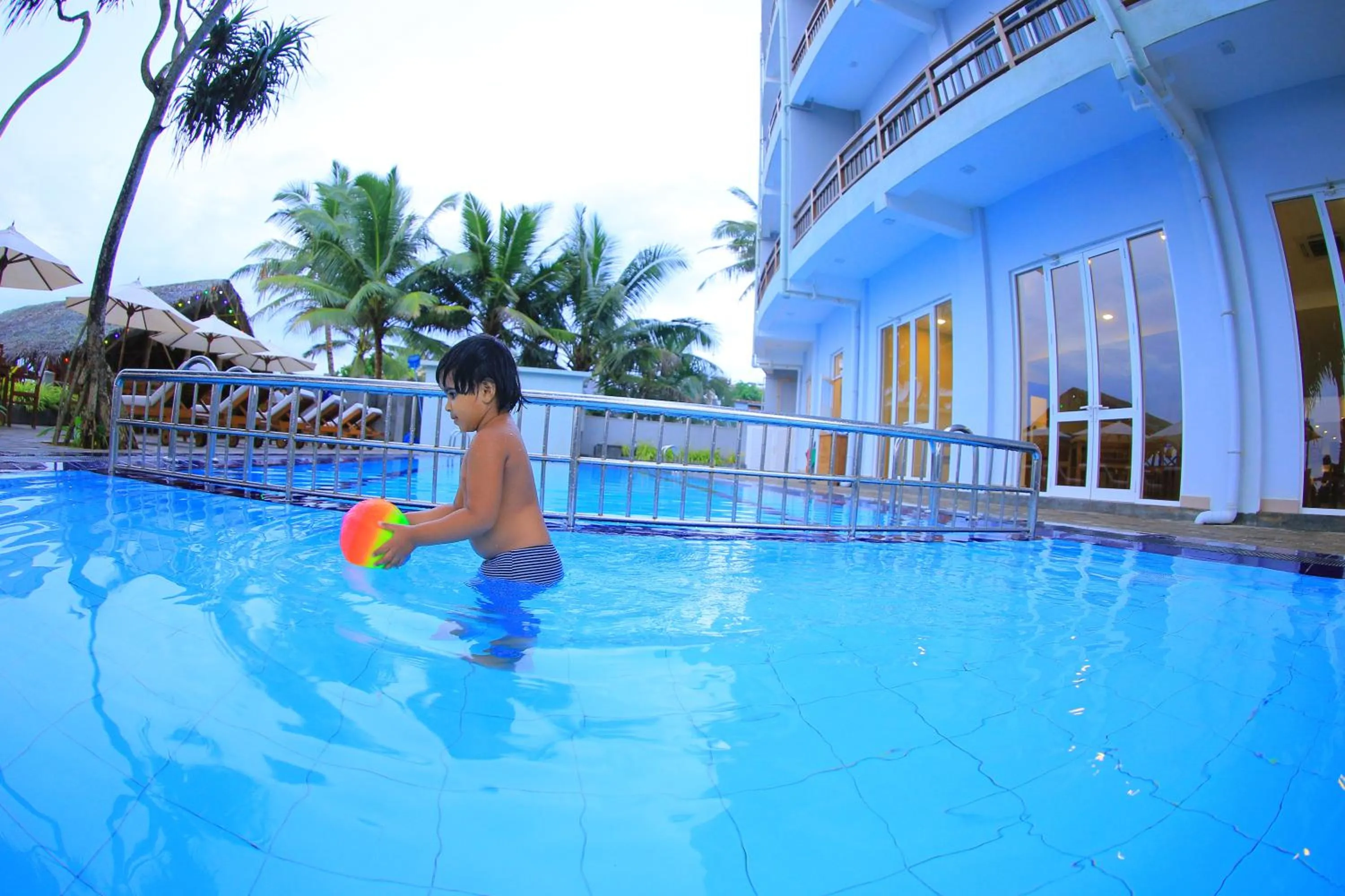 Swimming pool in Hotel Refresh Blue