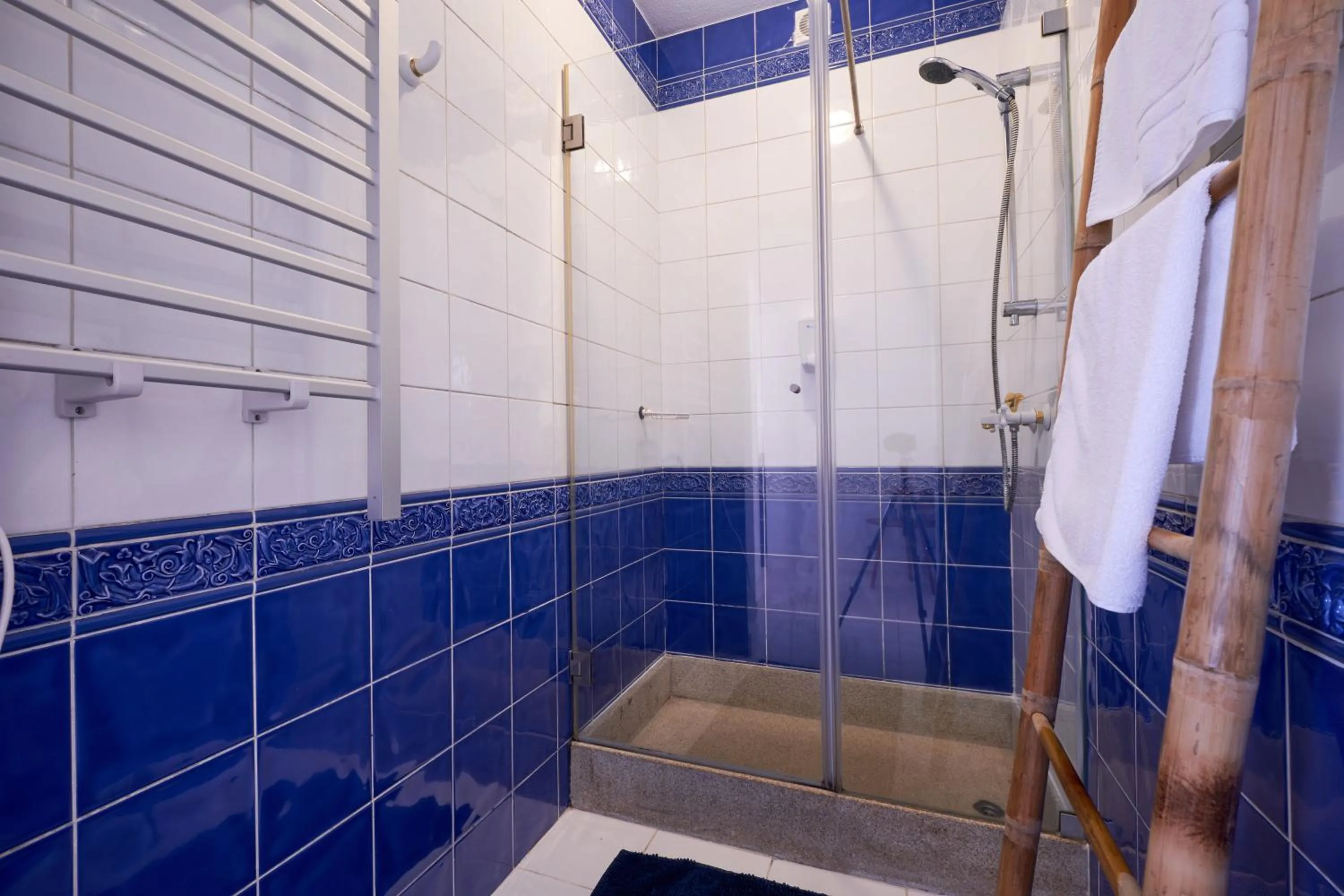 Shower in A Casa Branca - with Pool & Jacuzzi
