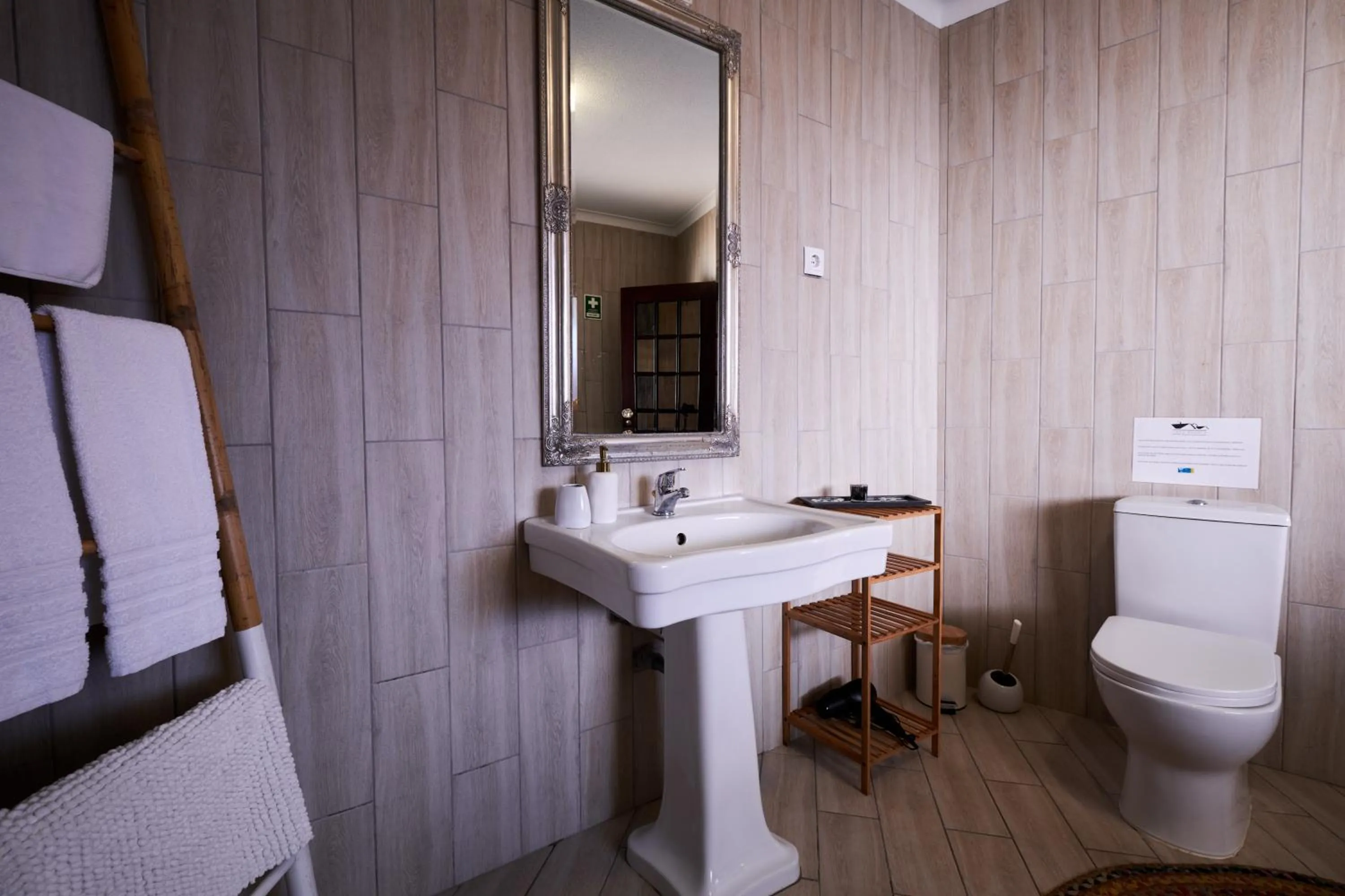 Toilet in A Casa Branca - with Pool & Jacuzzi