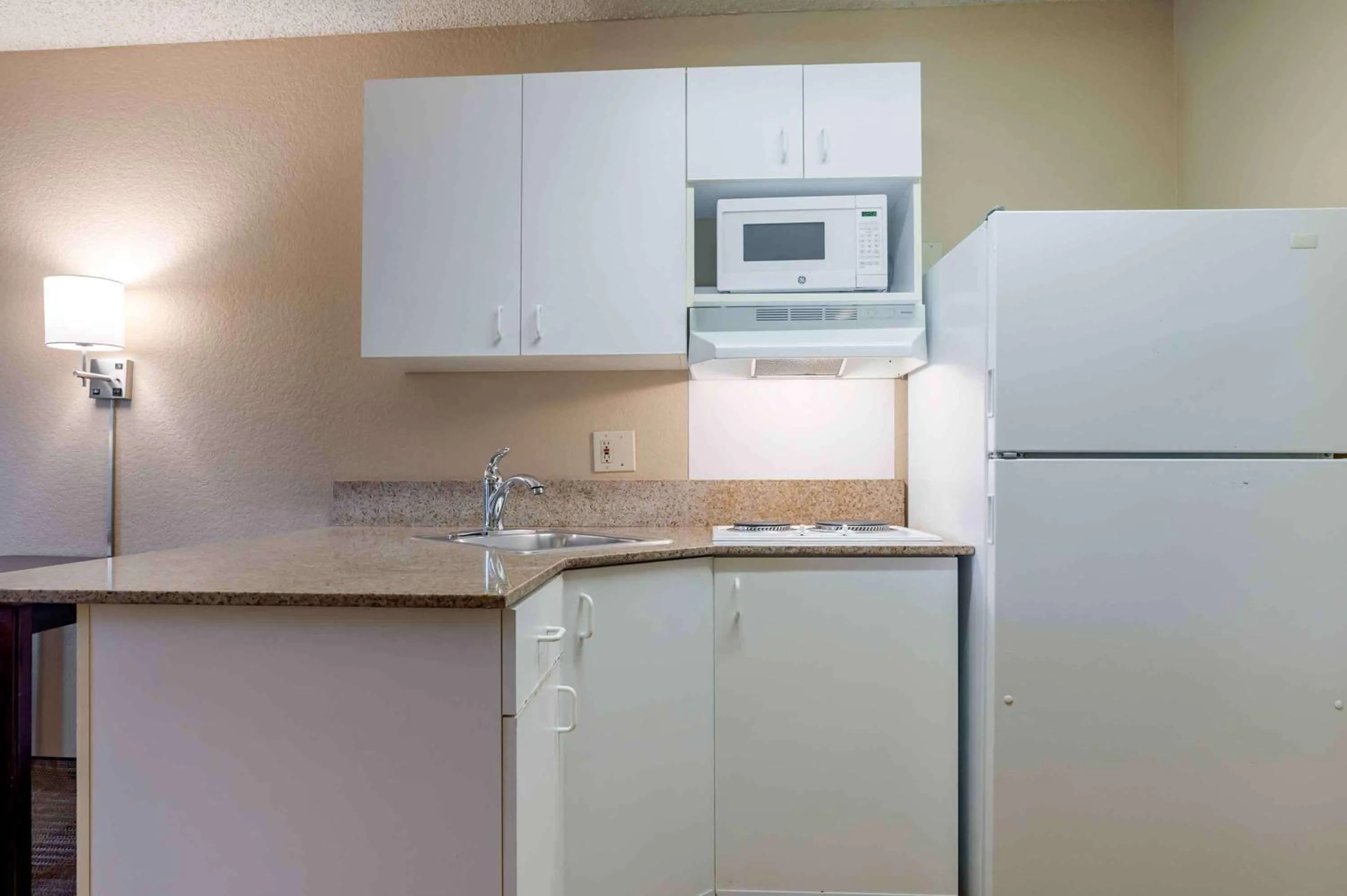 Kitchen or kitchenette in Extended Stay America Suites - Orange County - Lake Forest