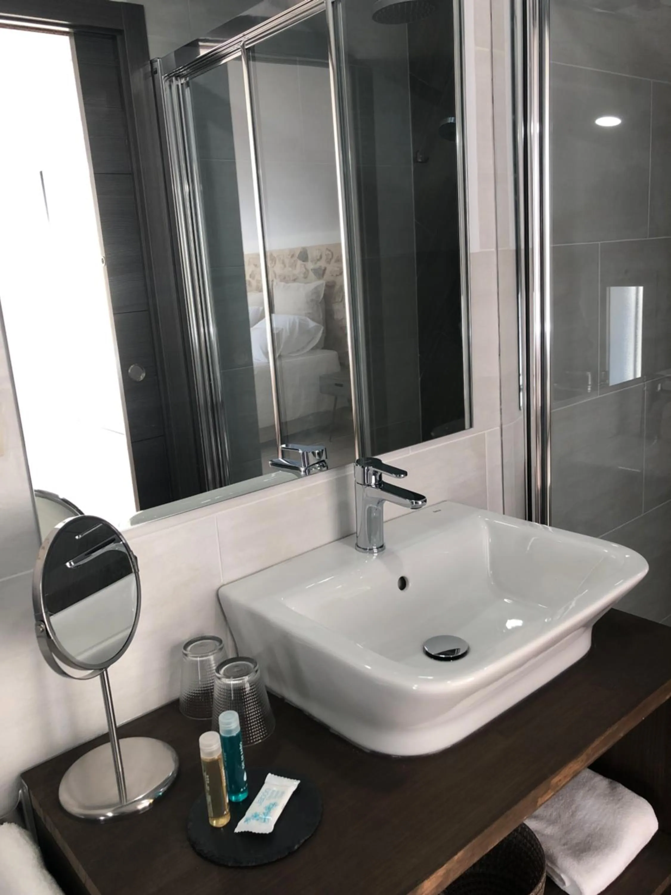 Shower in Nasilvana Hotel & Spa Adults Only