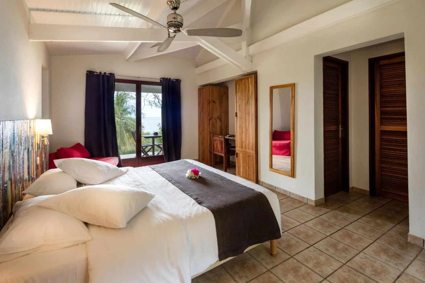 Bed in Le Rayon Vert - Hôtel & Restaurant VUE SUR MER