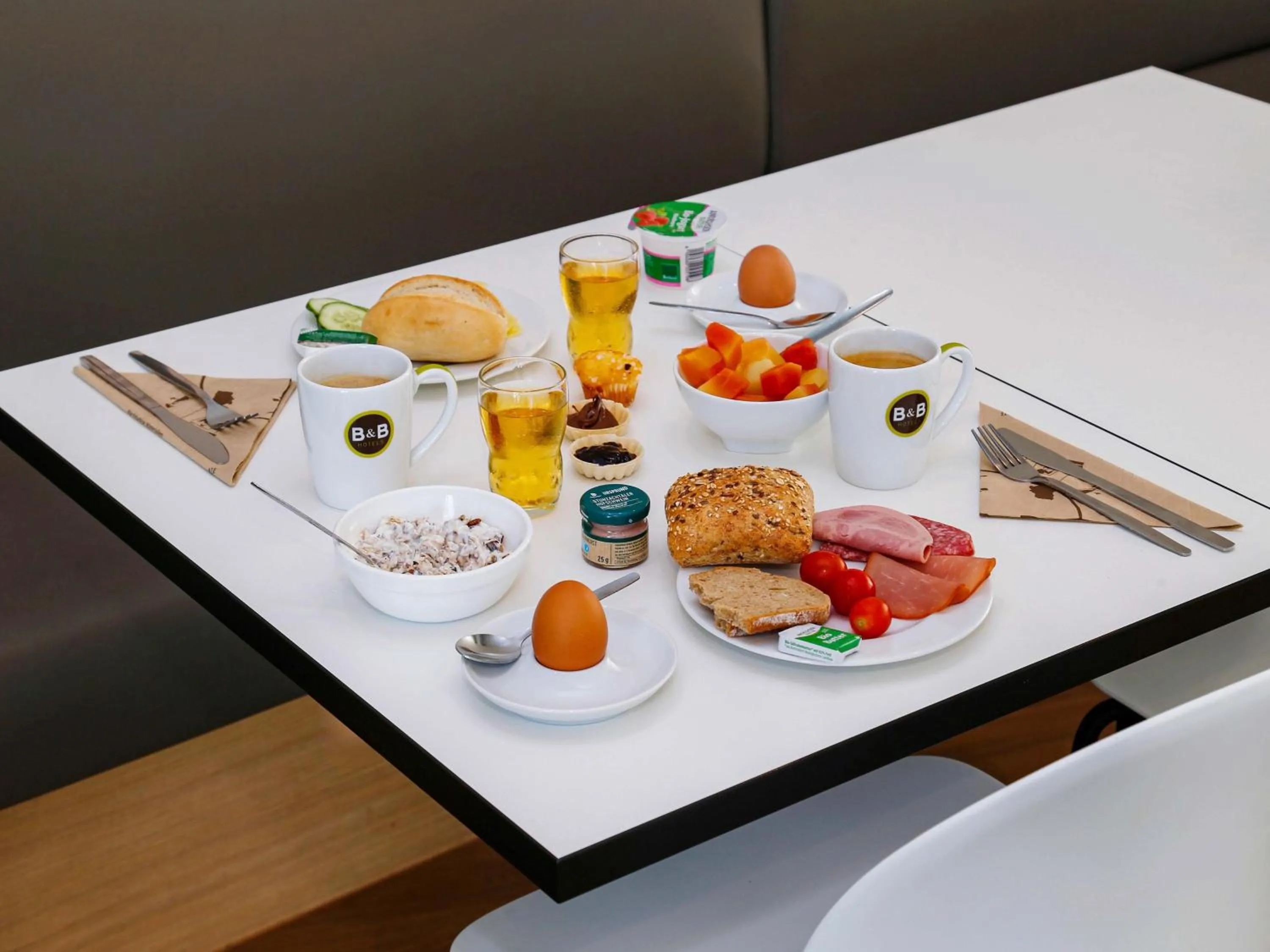 Restaurant/places to eat in B&B Hotel Berlin-Airport