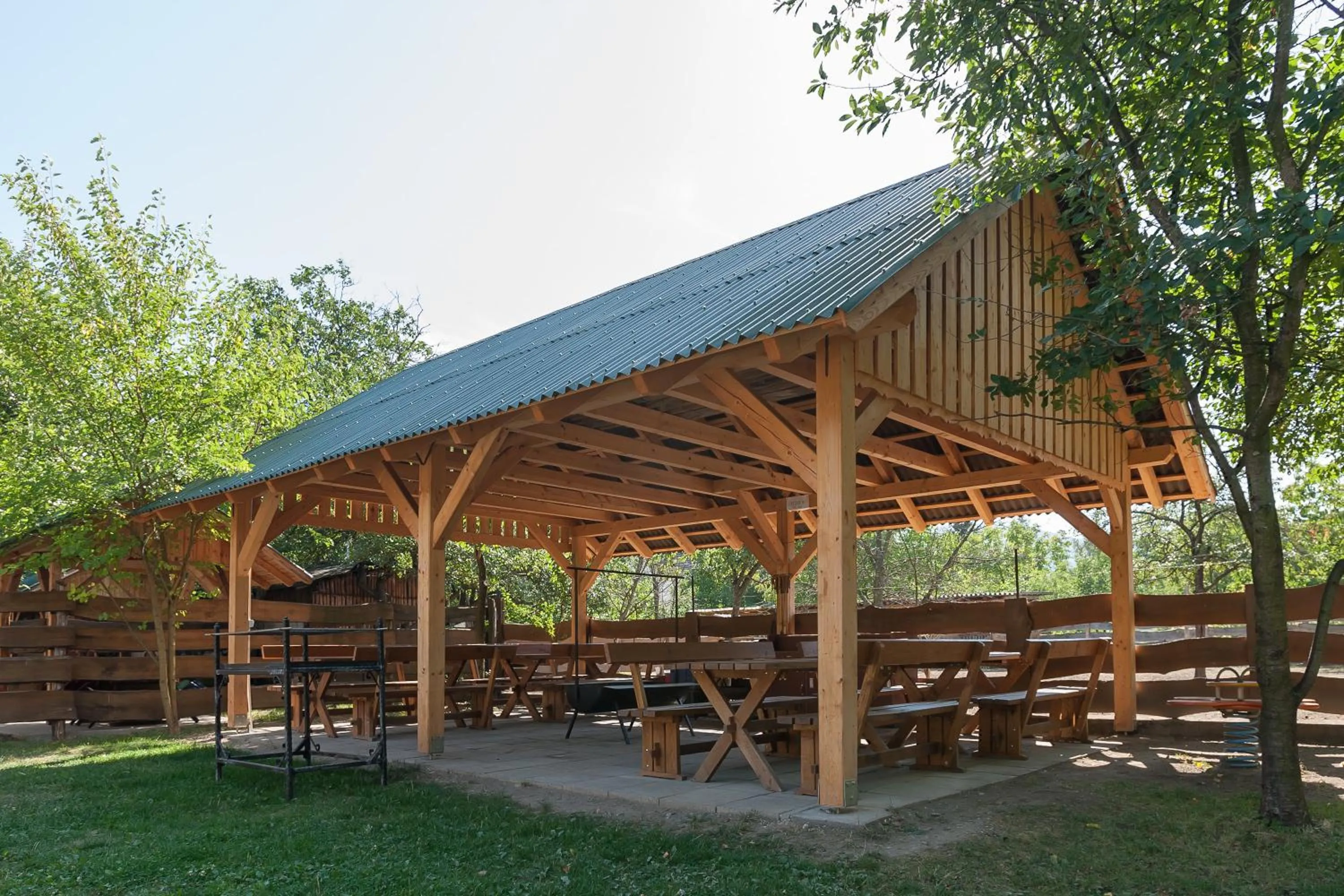 BBQ facilities in Páratlan Apartmanház