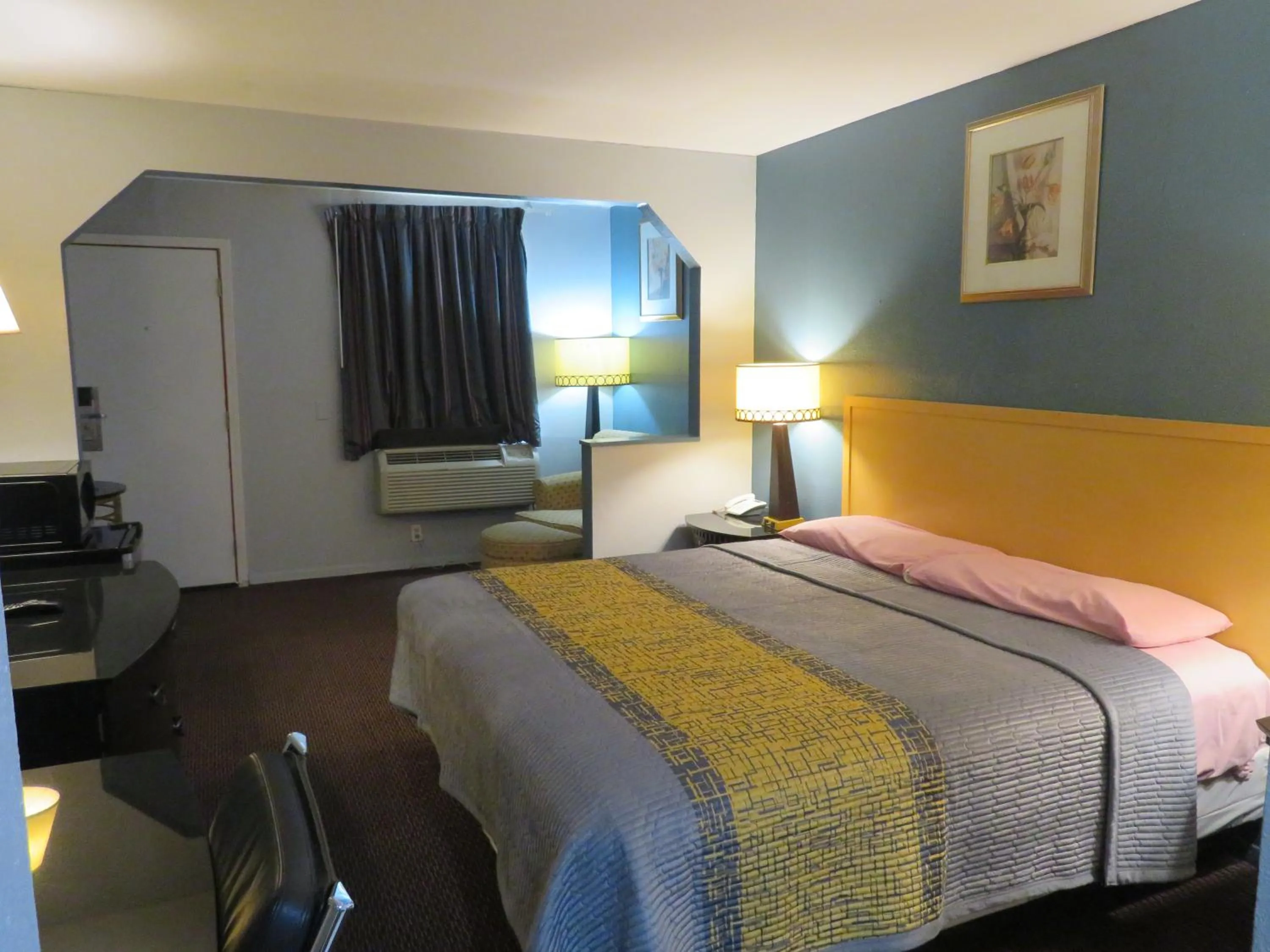 Bed in Travel Inn Beaumont