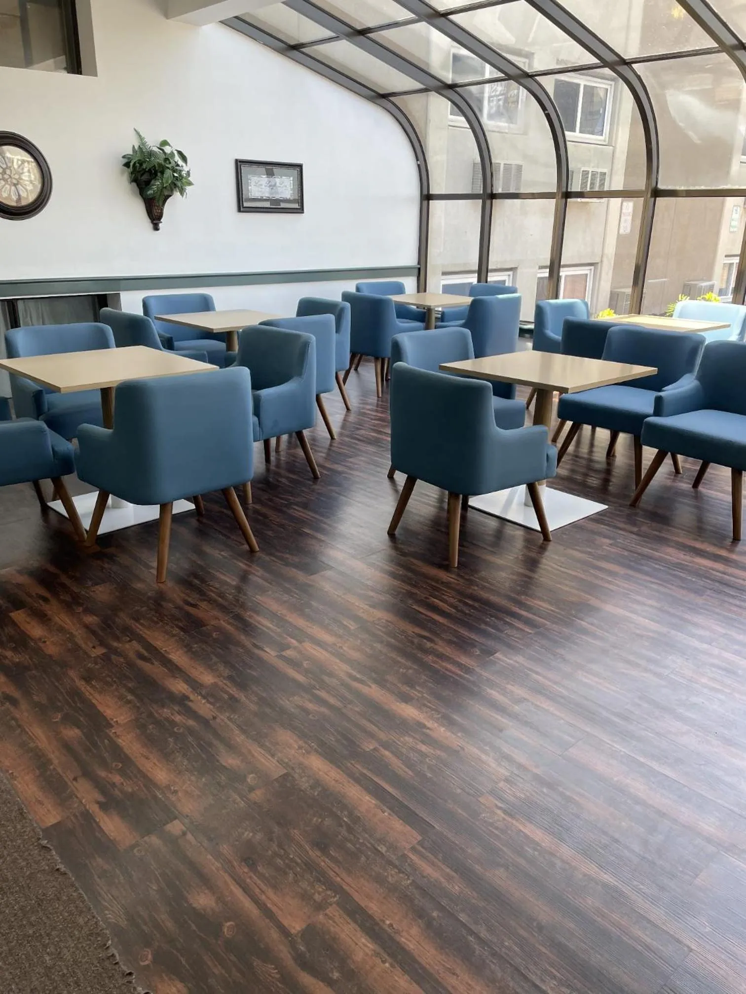 Restaurant/places to eat in Dakota Inn