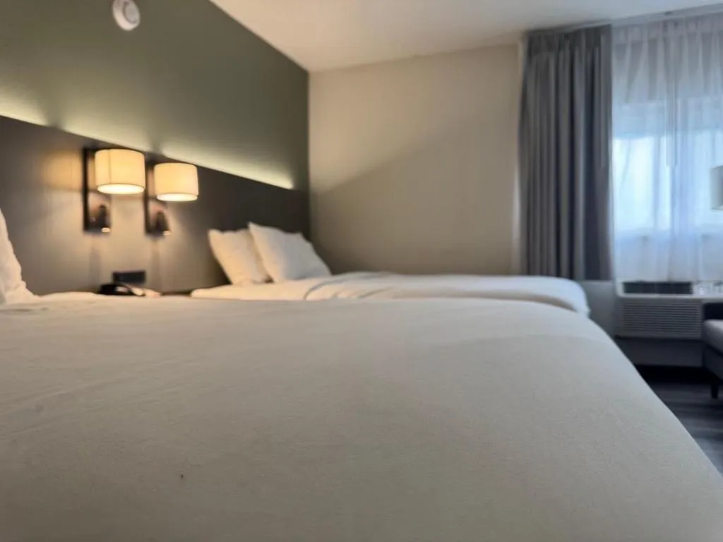 Bedroom, Bed in Dakota Inn