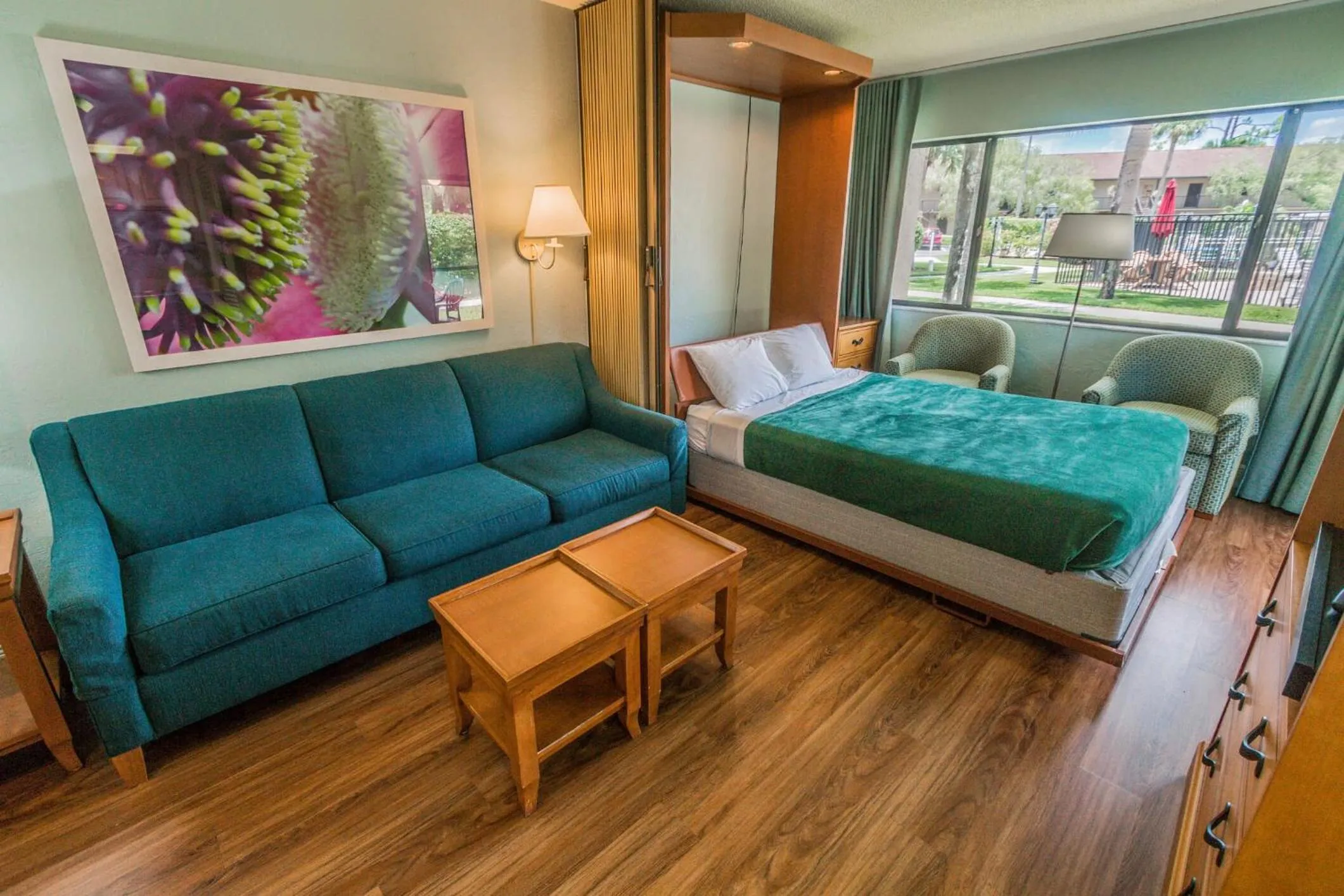 Living room, Bed in Lehigh Resort Club