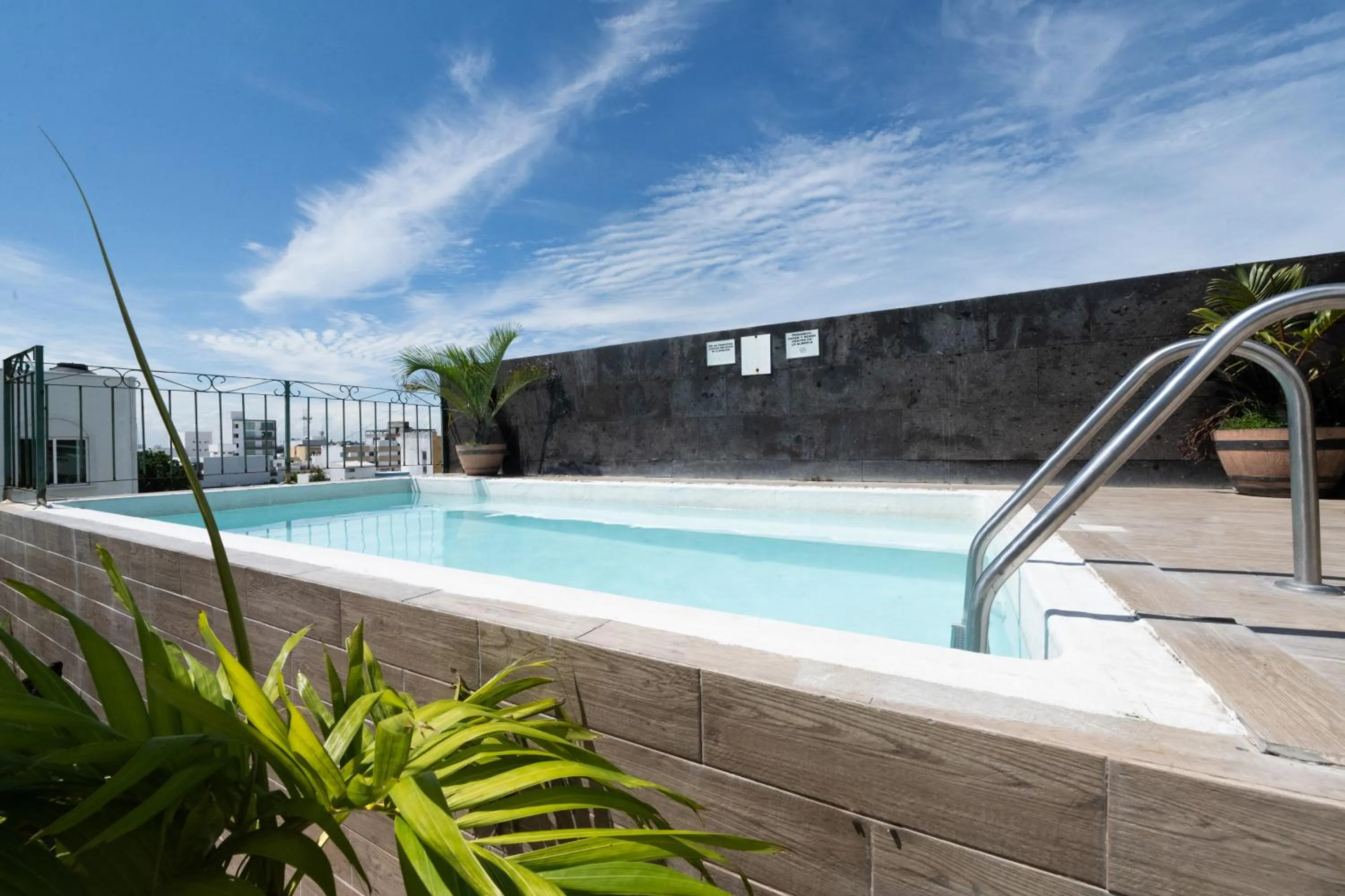 Swimming pool in Boca Inn Hotel & Suites