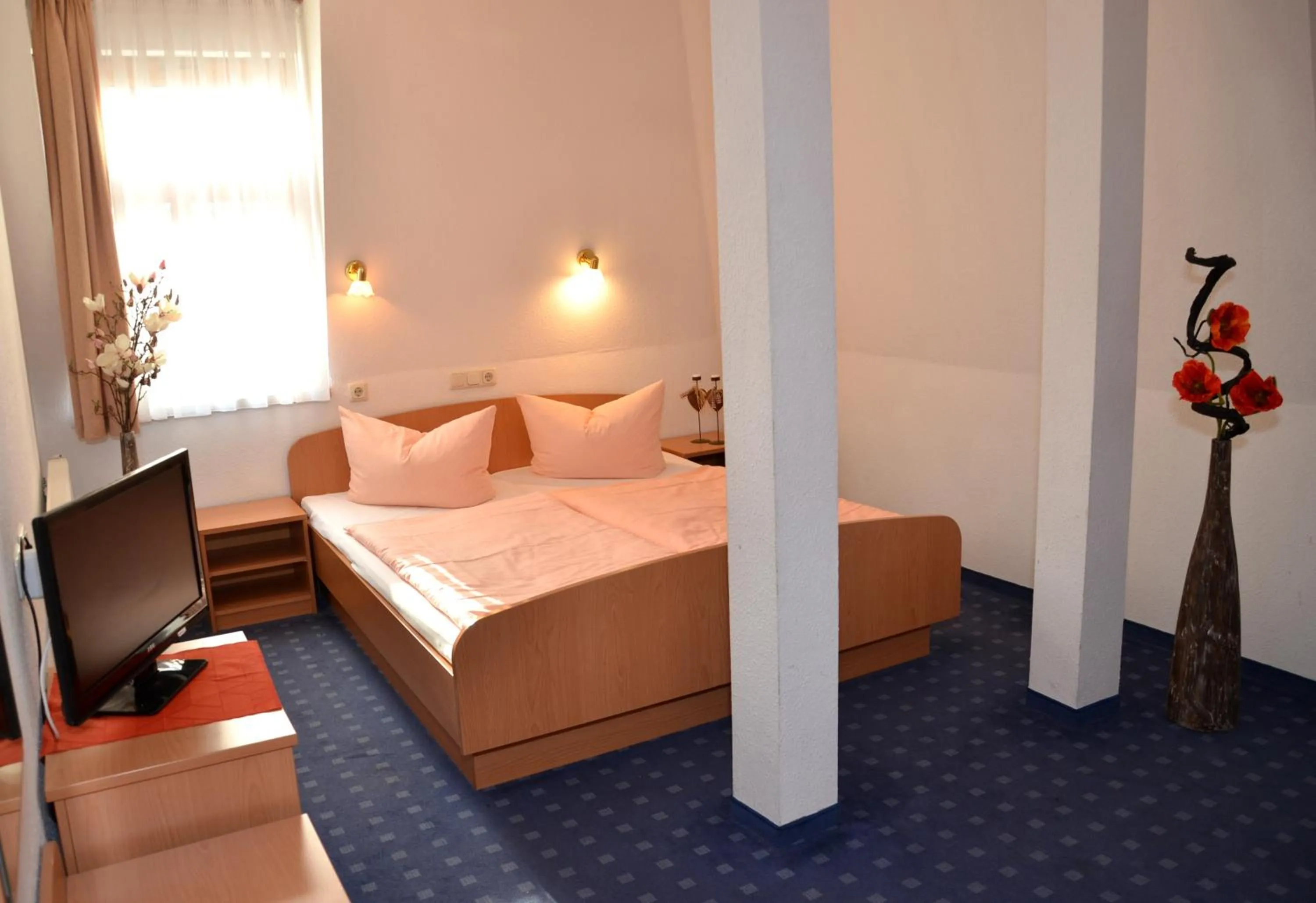 Photo of the whole room, Bed in Hotel Vierenstraße