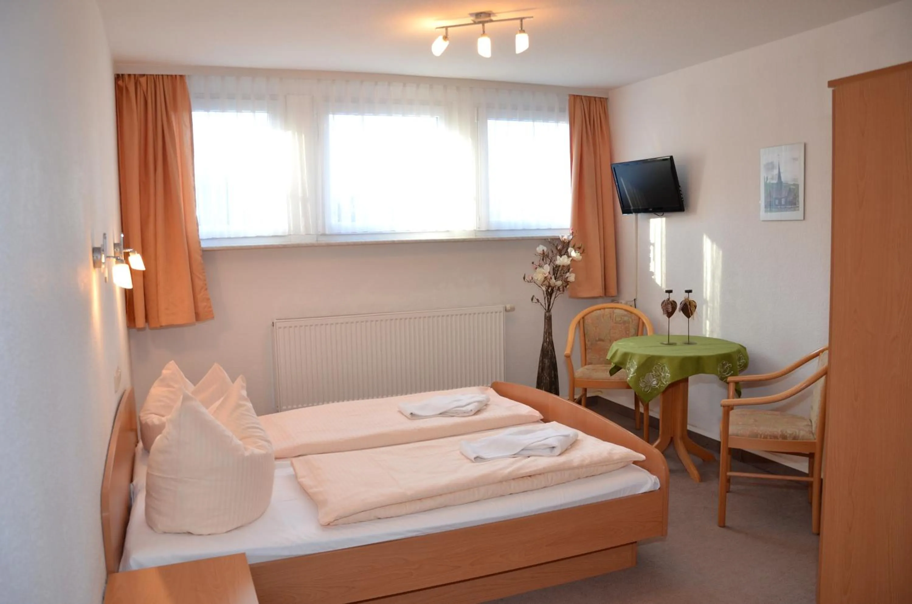 Photo of the whole room, Bed in Hotel Vierenstraße