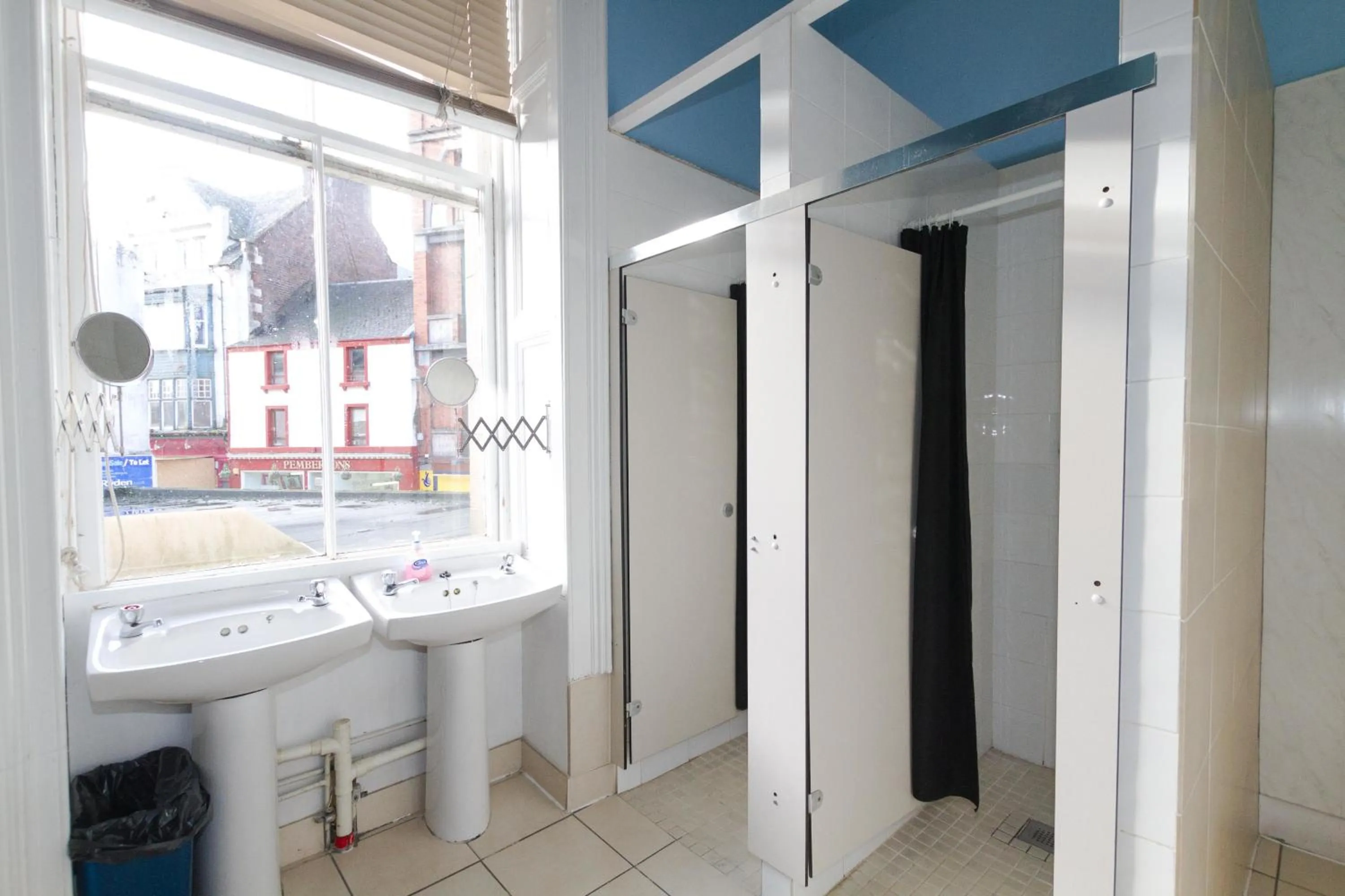 Bathroom in William Wallace Hotel