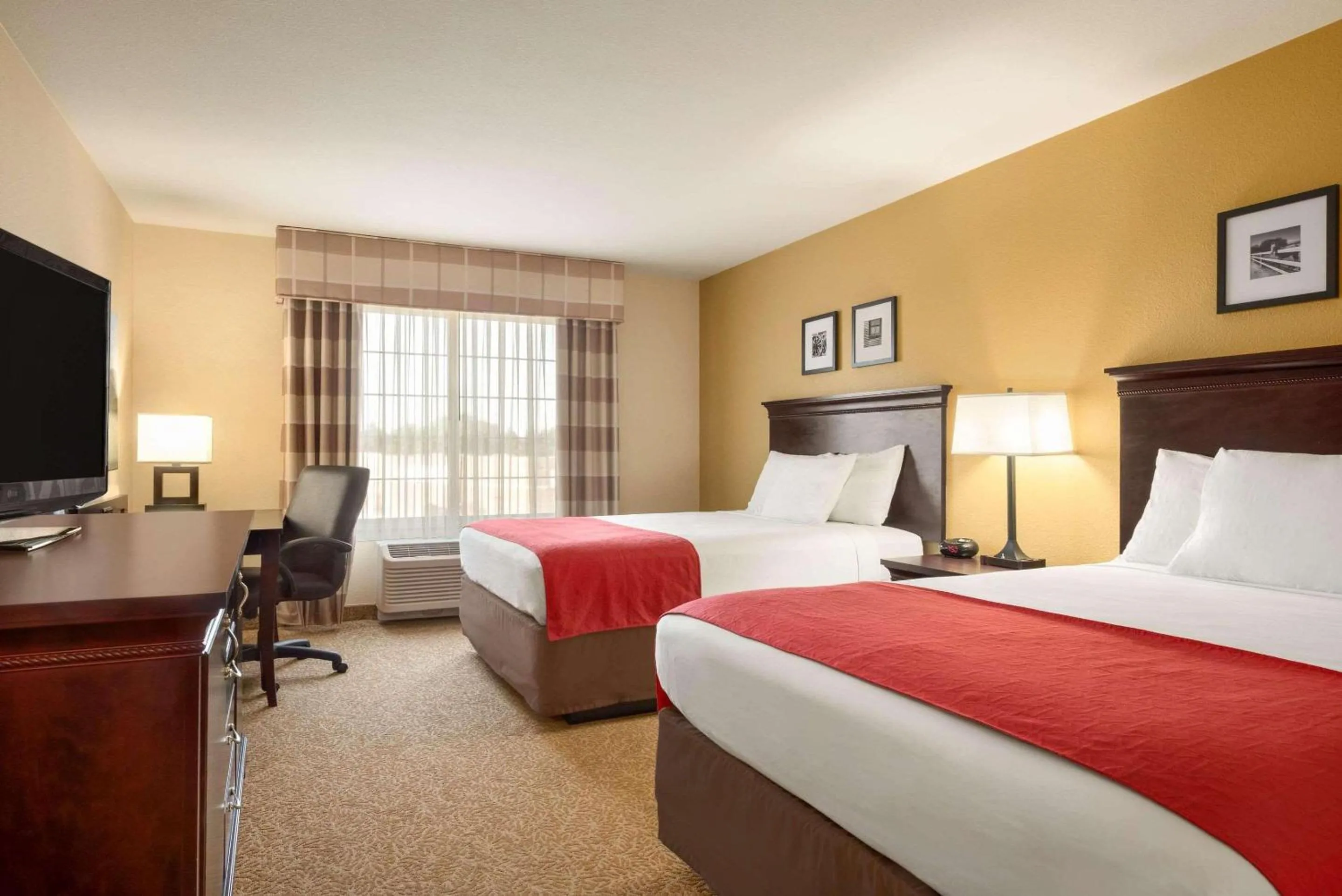 Bedroom, Bed in Country Inn & Suites by Radisson, Minot, ND