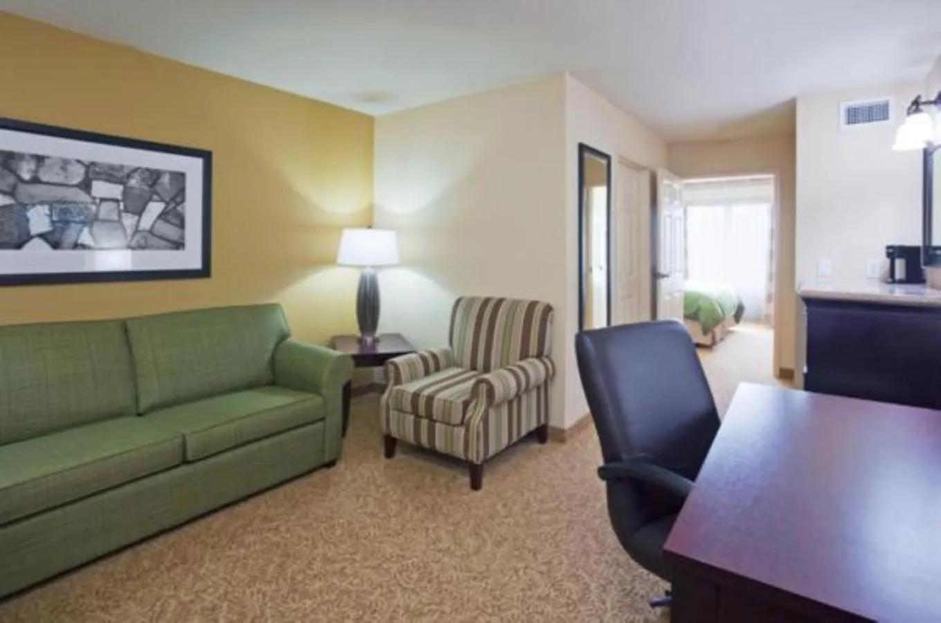 Seating area in Country Inn & Suites by Radisson, Minot, ND