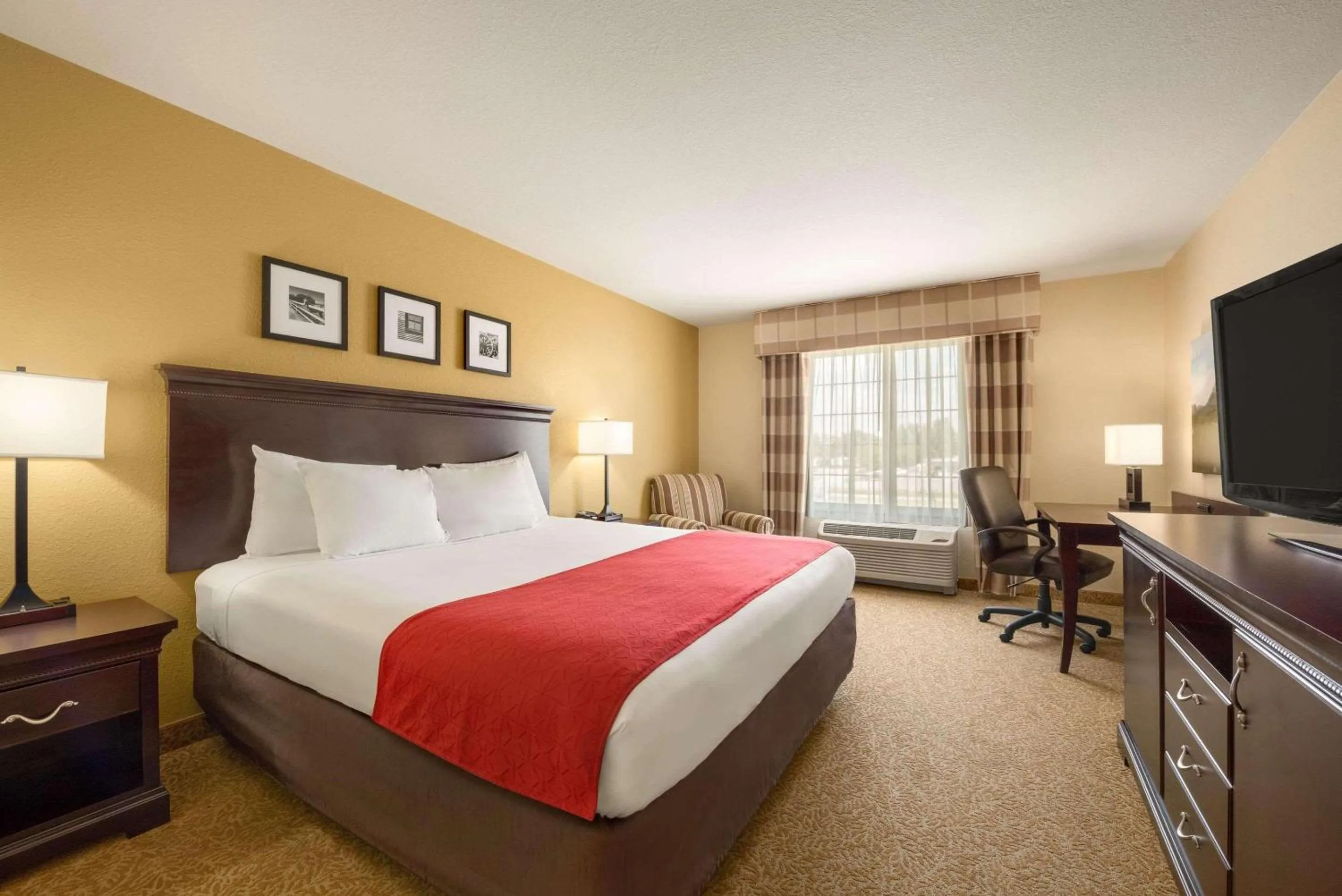 Bedroom, Bed in Country Inn & Suites by Radisson, Minot, ND