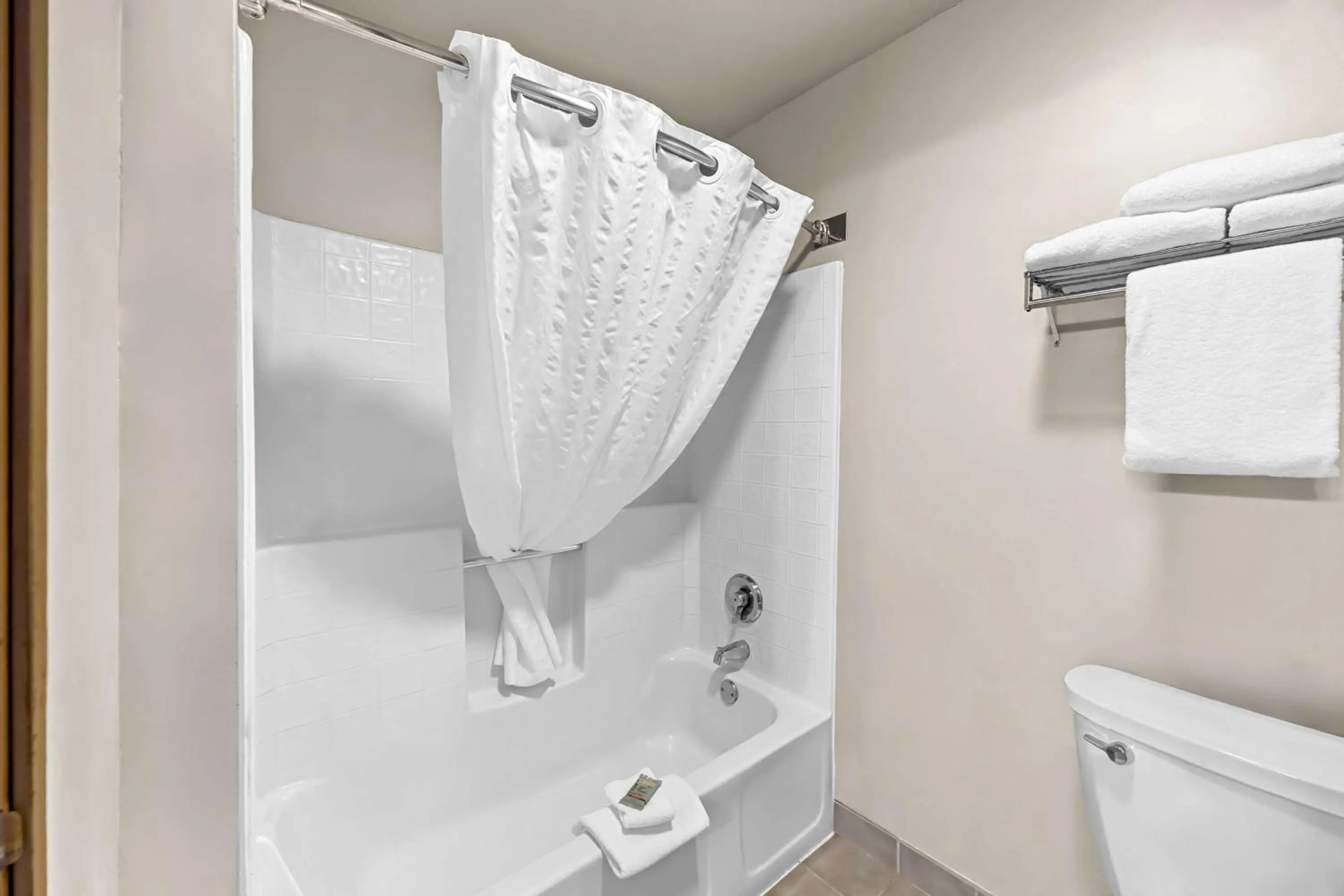 Bathroom in Best Western Inn at the Rogue