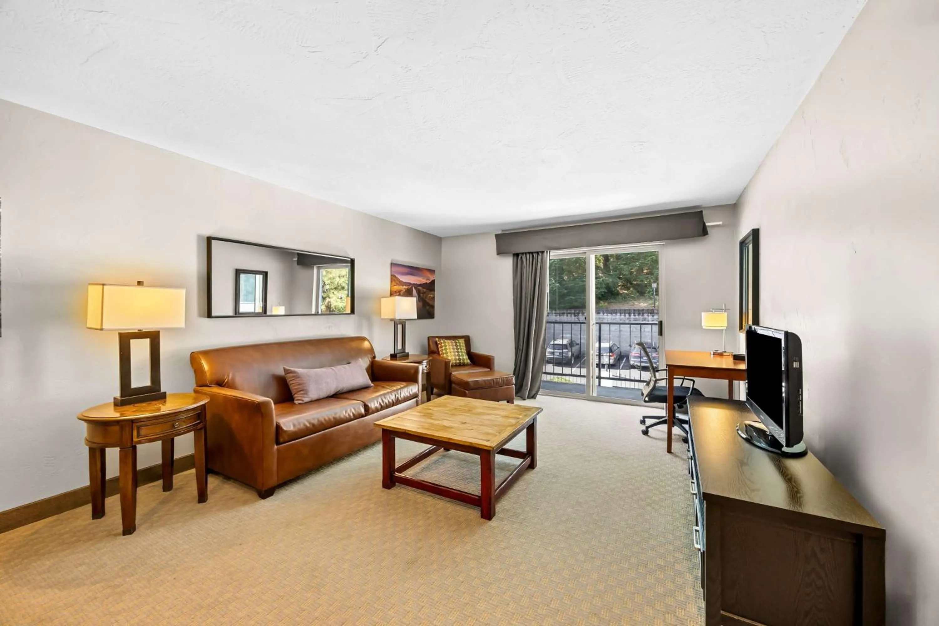 Bedroom in Best Western Inn at the Rogue