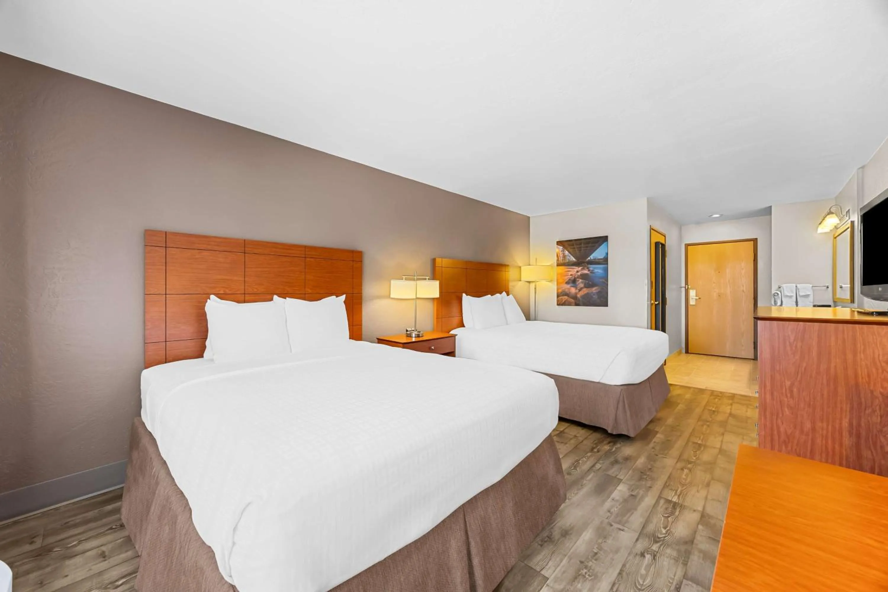 Bedroom, Bed in Best Western Inn at the Rogue