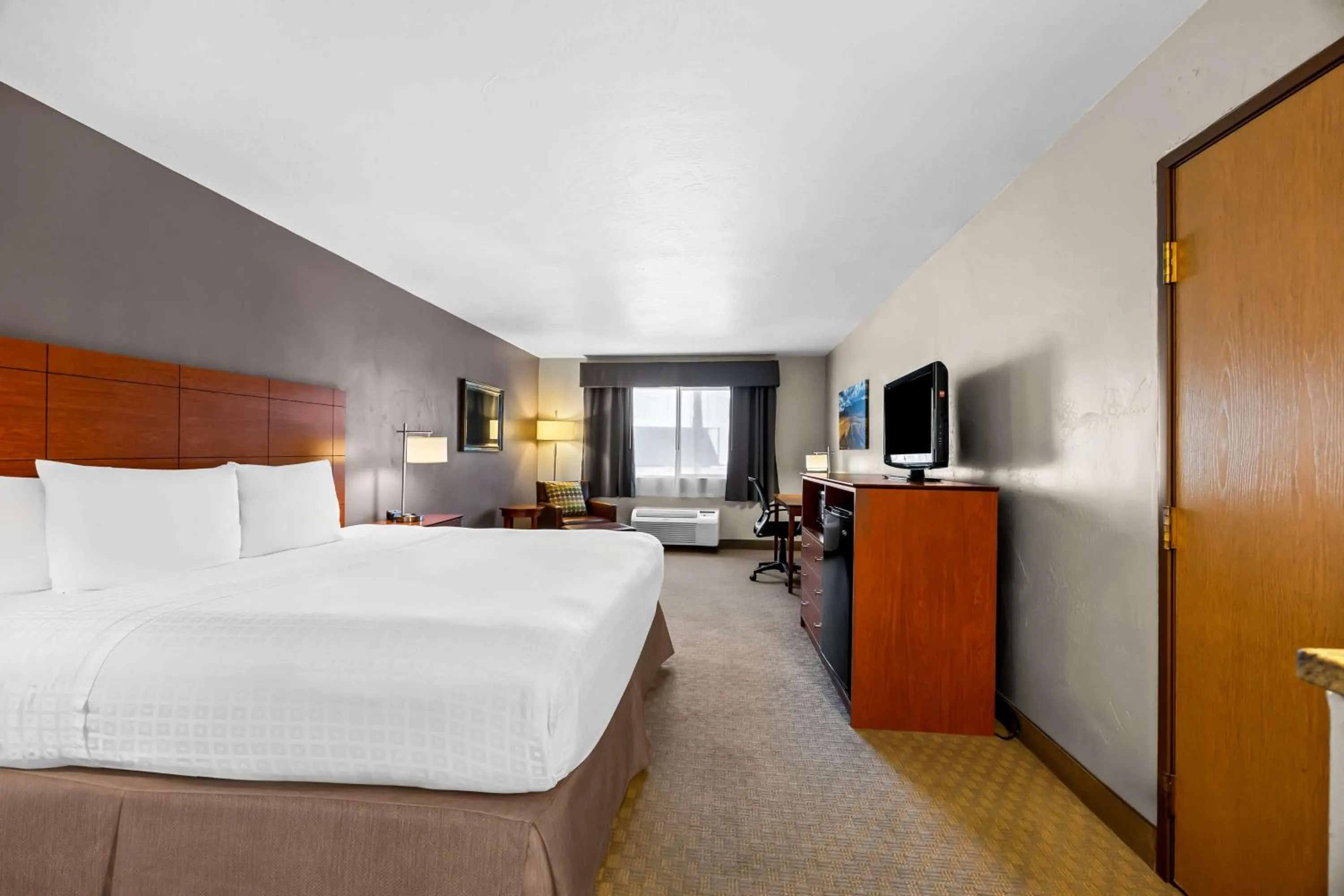 Bedroom, Bed in Best Western Inn at the Rogue