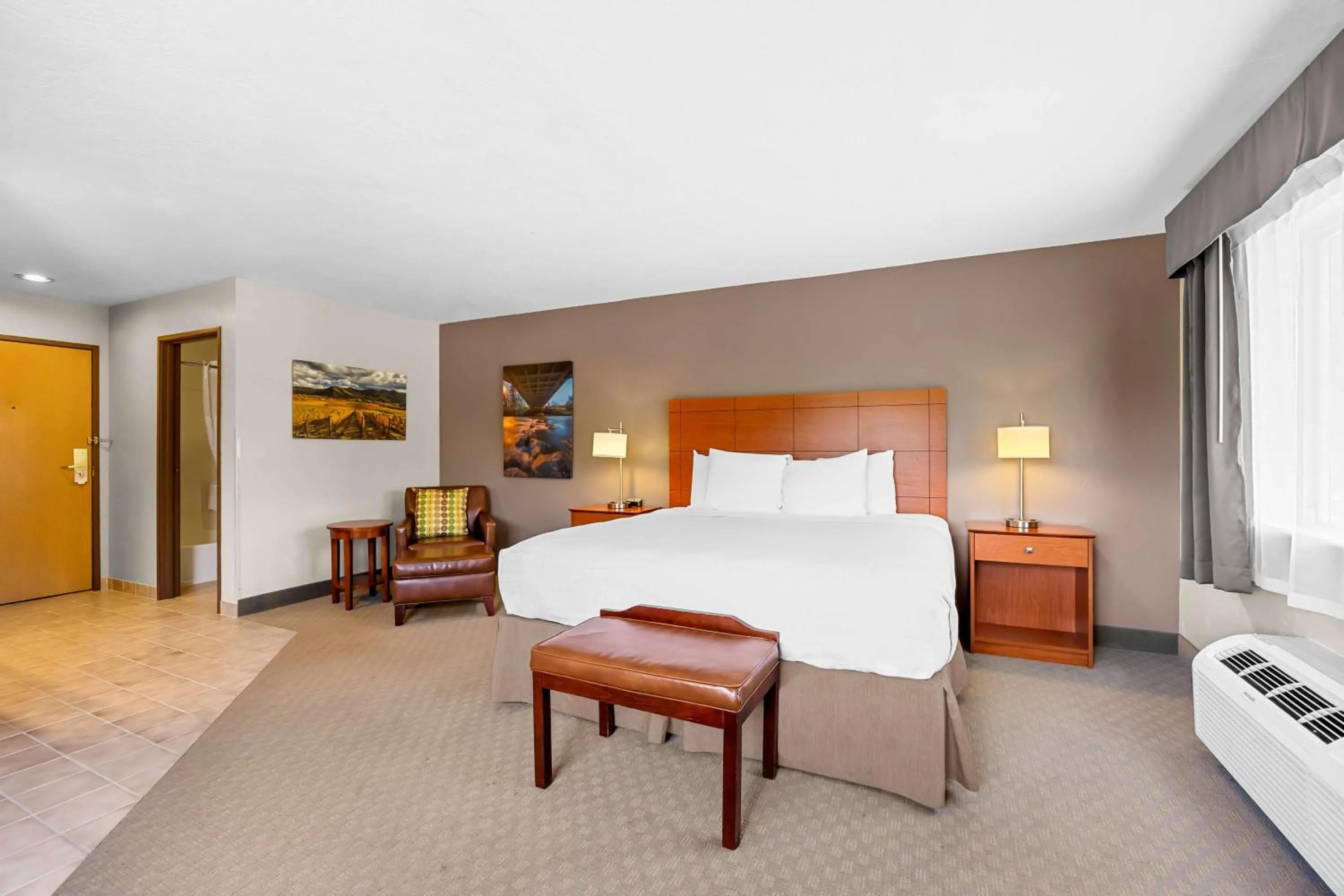 Bedroom, Bed in Best Western Inn at the Rogue