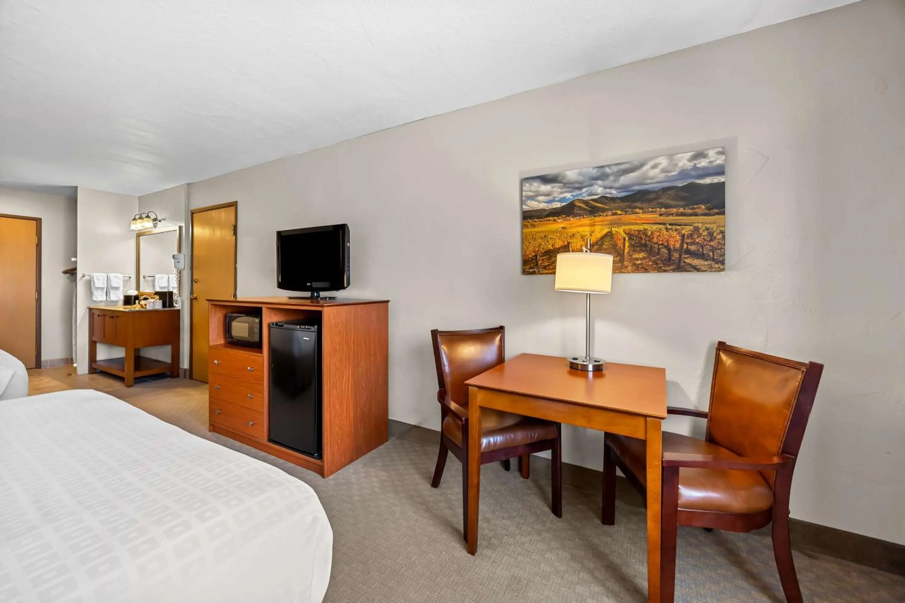 Bedroom, Bed in Best Western Inn at the Rogue