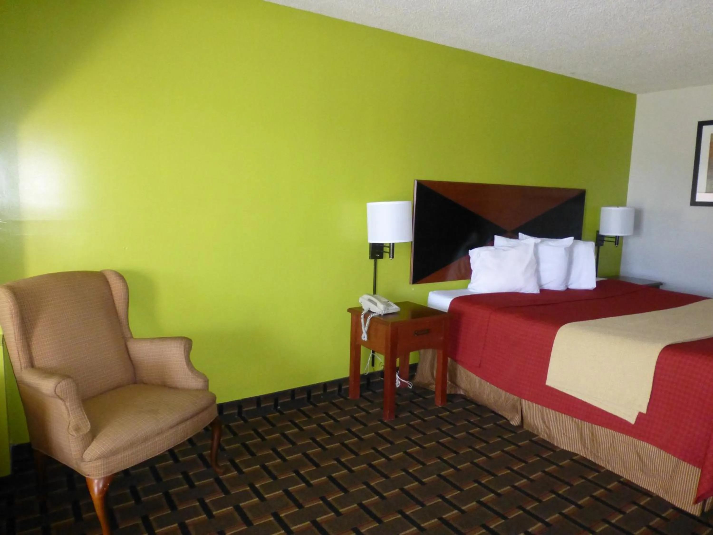 Bed in Coach Inn - Summerville