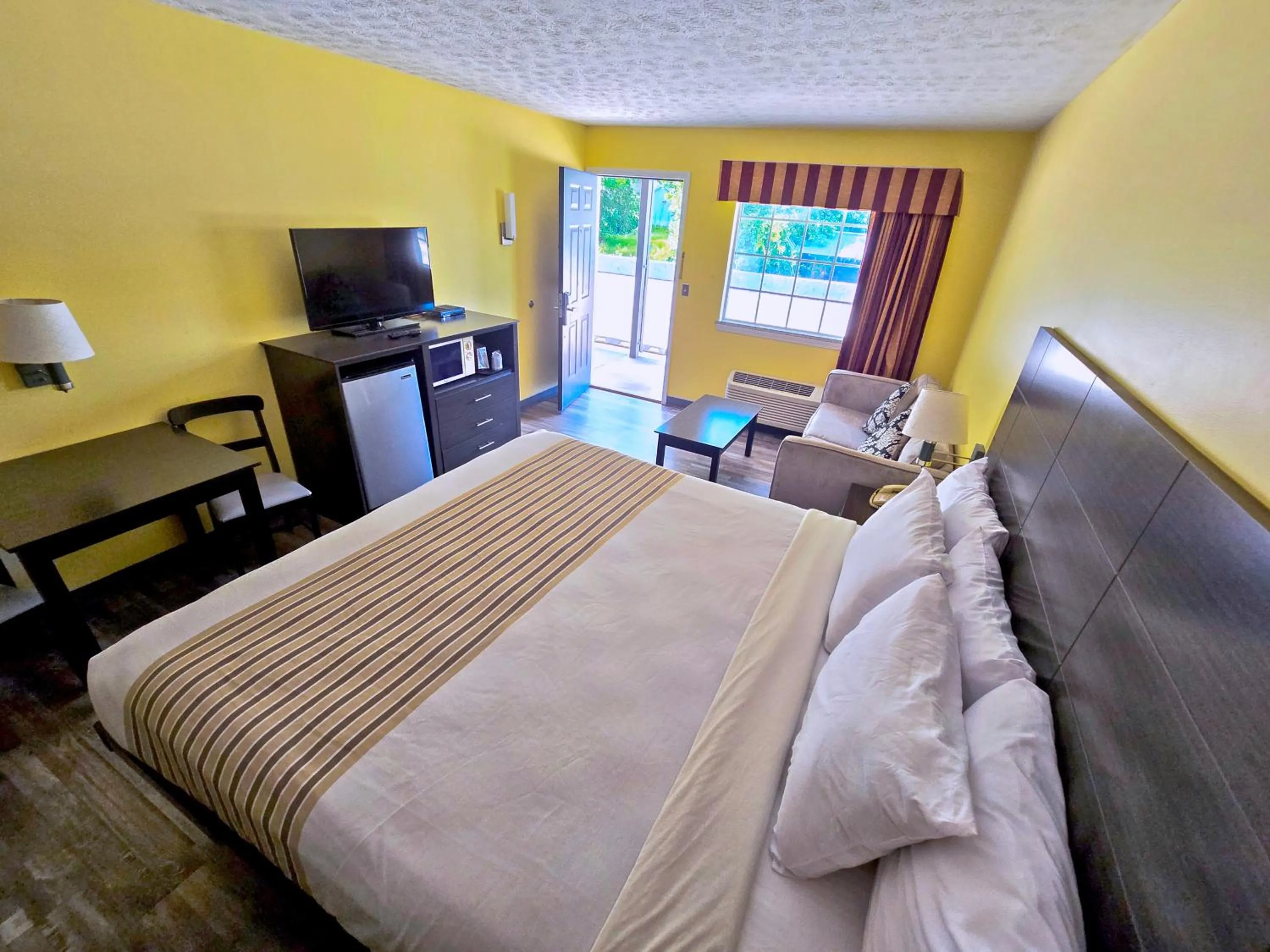 Photo of the whole room, Bed in Meriwether Country Inn