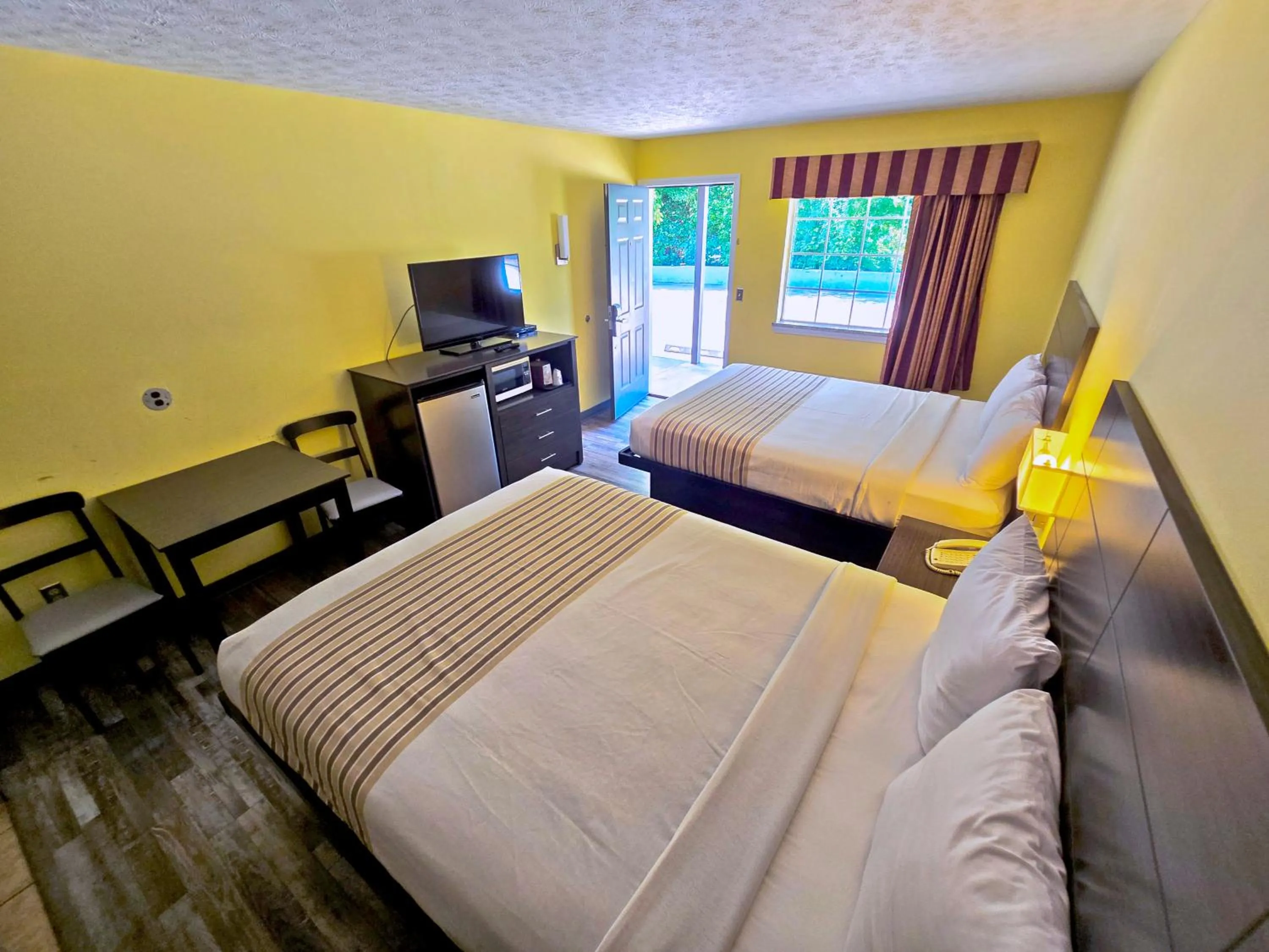 Bed in Meriwether Country Inn