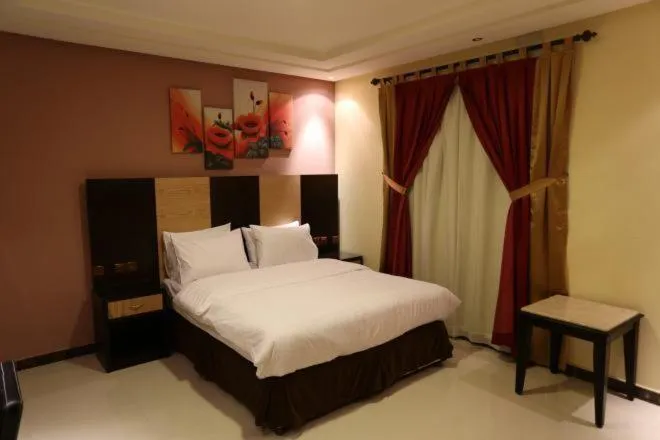Bedroom, Bed in شقق توليب الروضه للشقق المخدومة