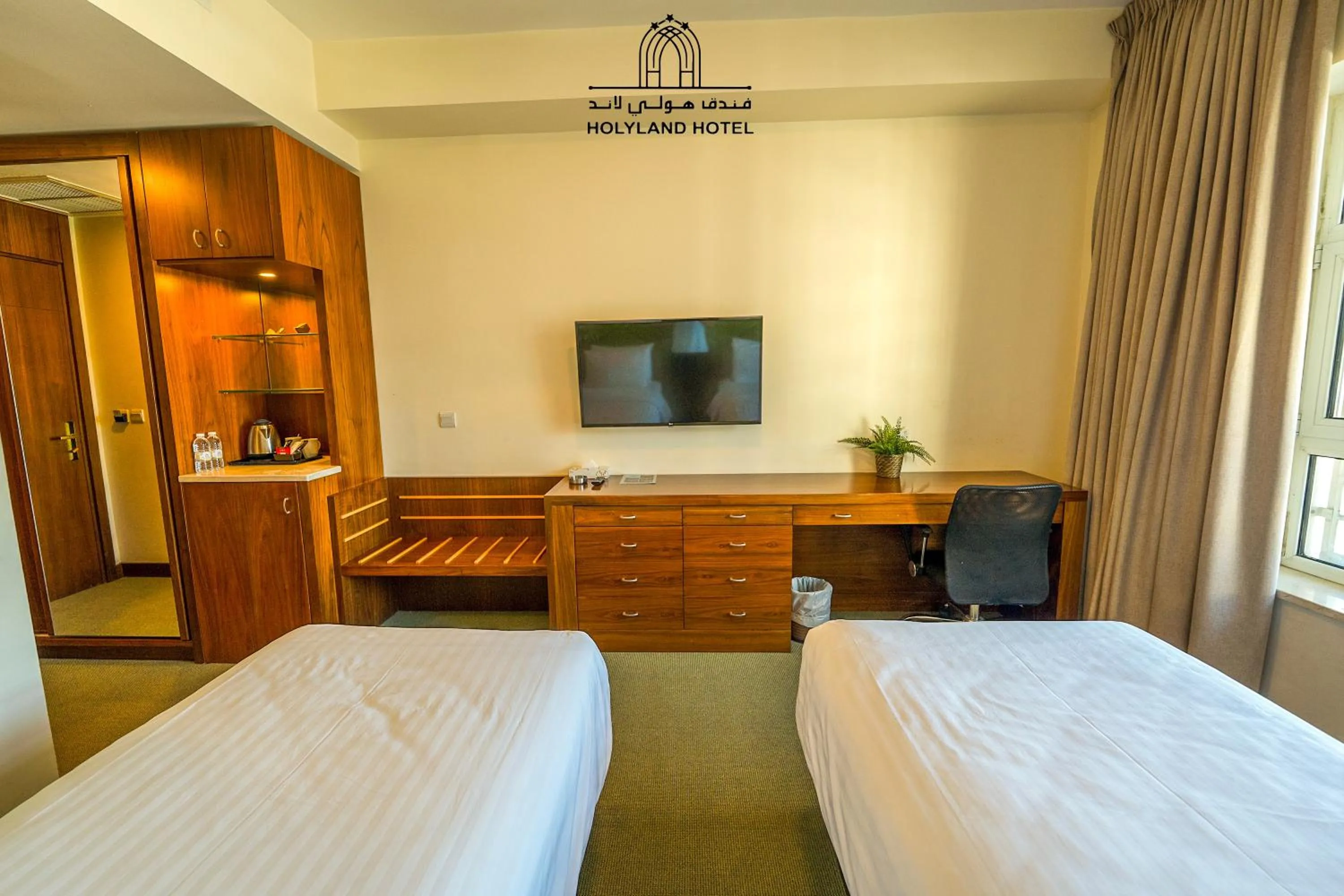 Bedroom, Bed in Holyland Hotel Amman