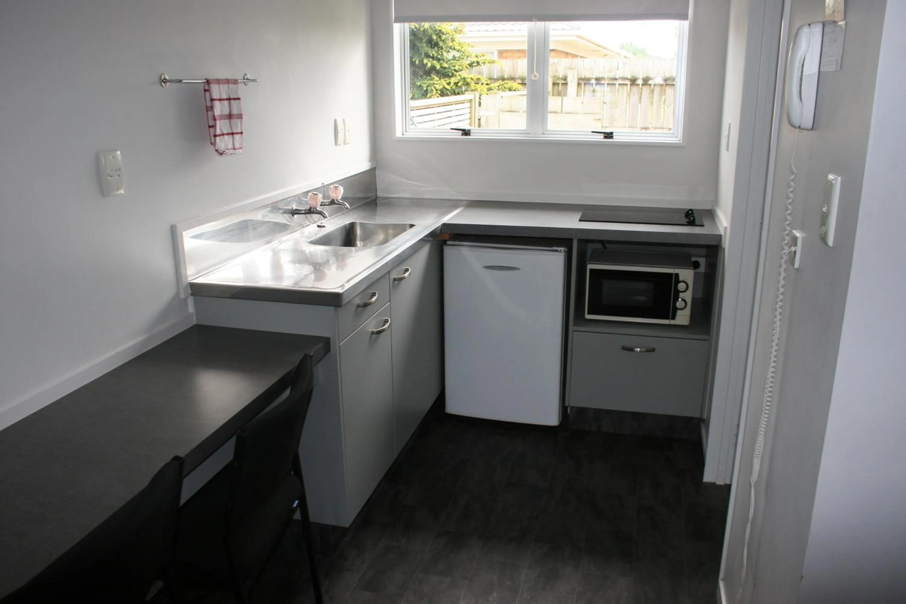 Kitchen or kitchenette in Burgundy Rose Motel