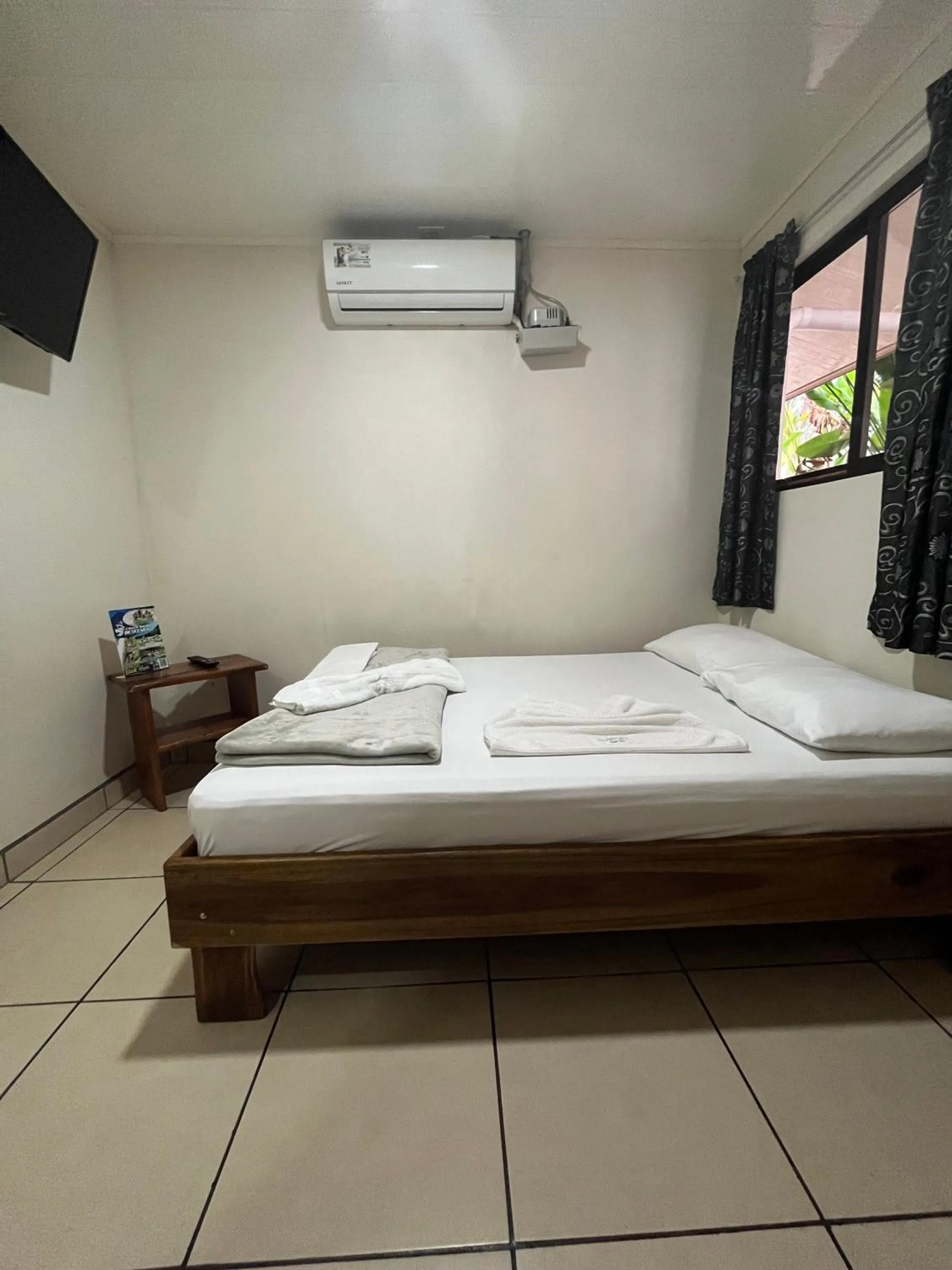Queen Room in Le Petit Hotel