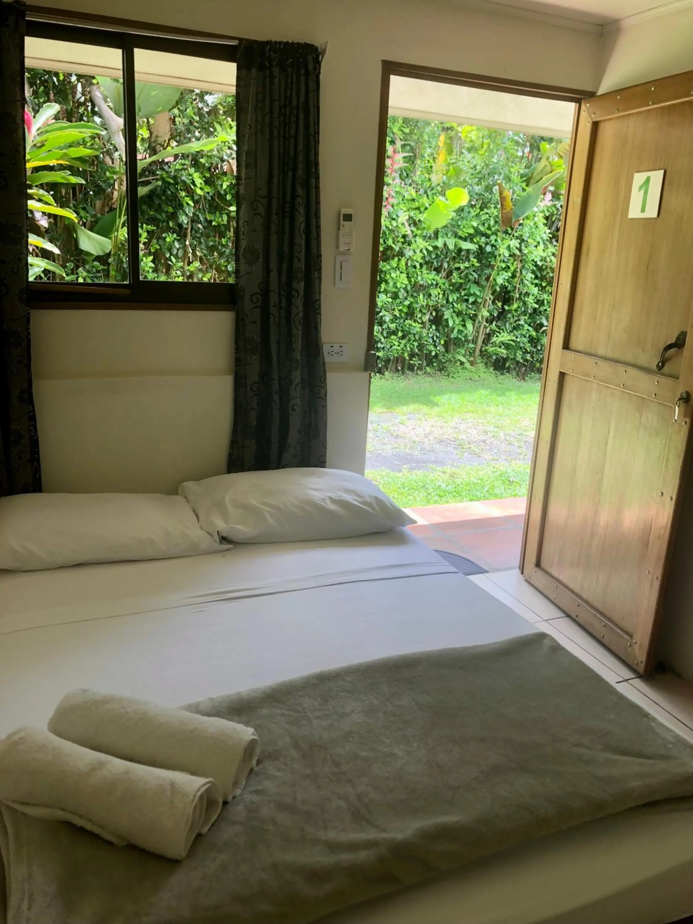 Double Room with Private Bathroom in Le Petit Hotel