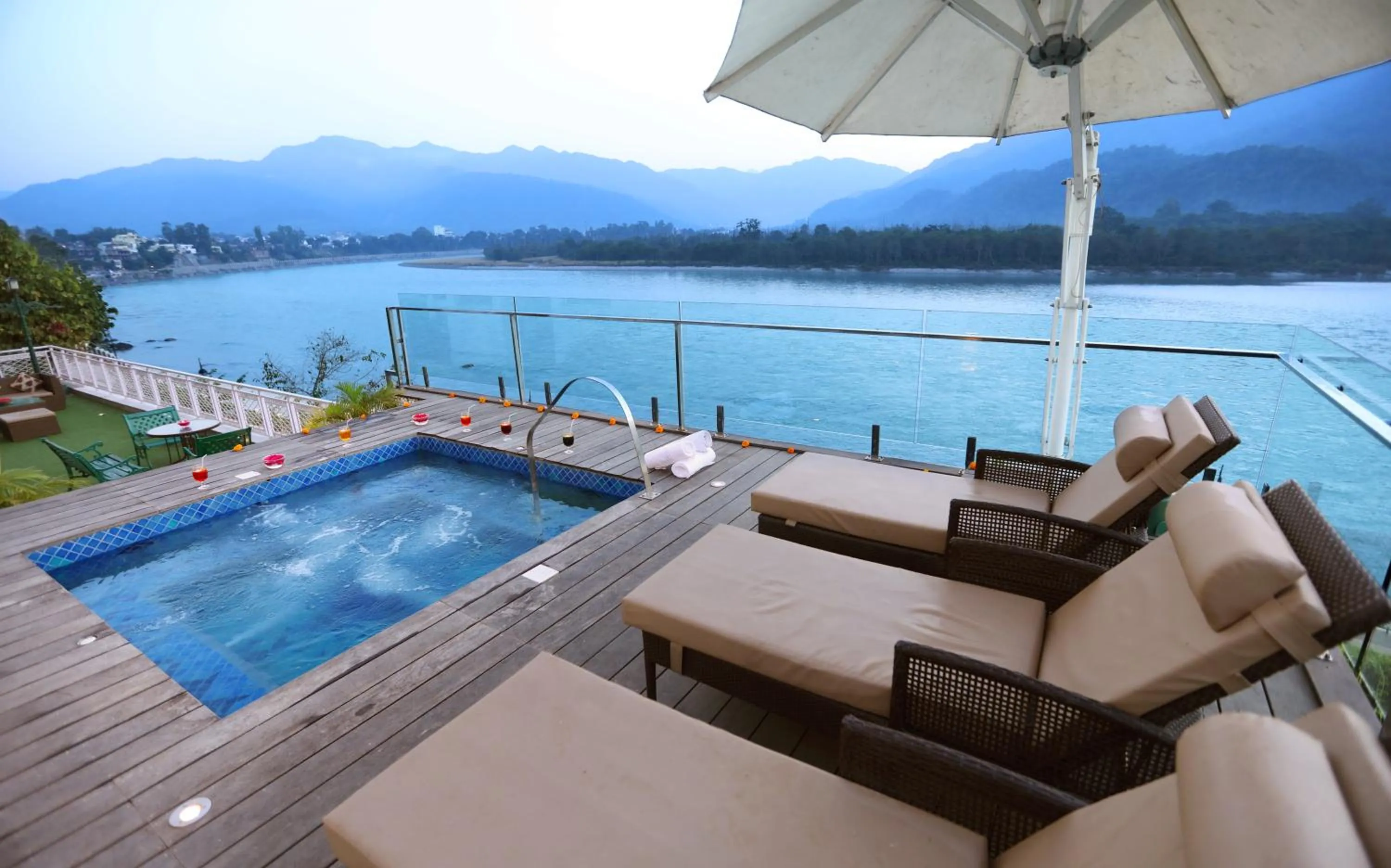 Hot Tub in GANGA KINARE- A Riverside Boutique Resort, Rishikesh