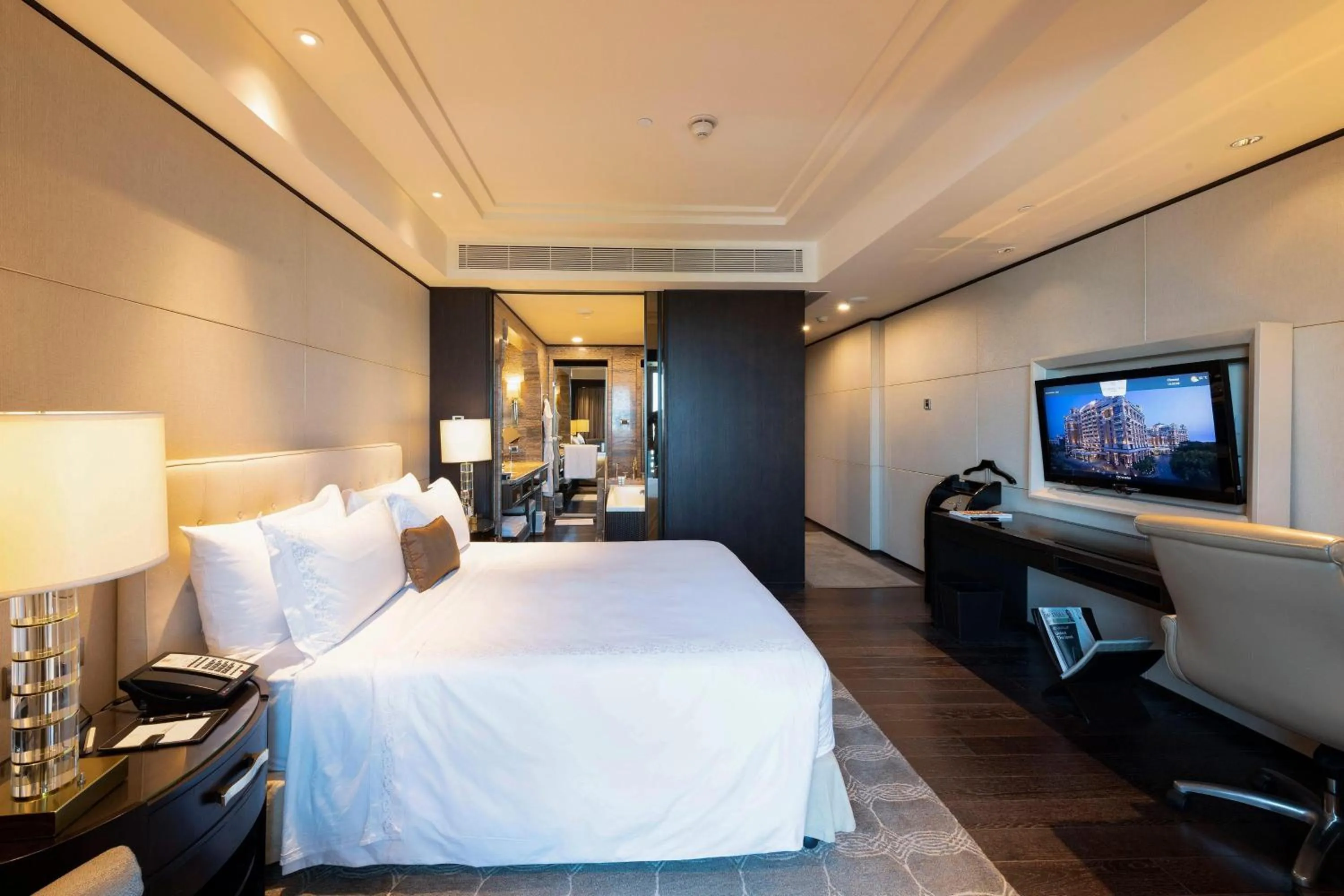 Photo of the whole room, Bed in ITC Grand Chola, a Luxury Collection Hotel, Chennai