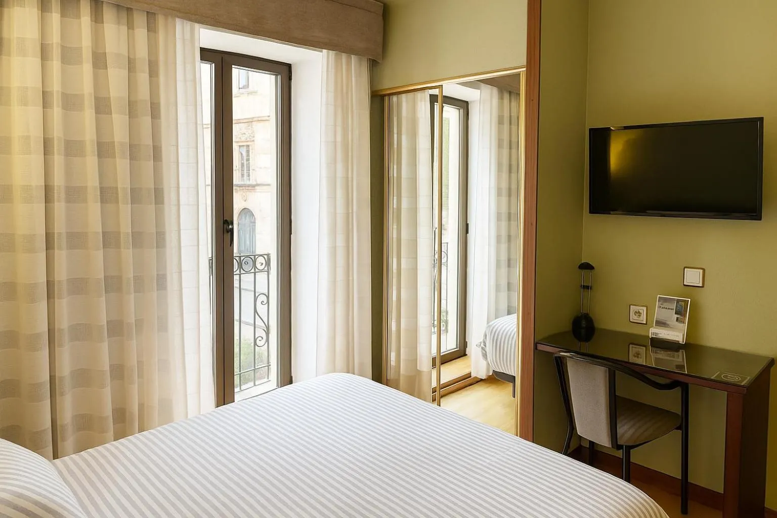 Bed in Hostal Concejo