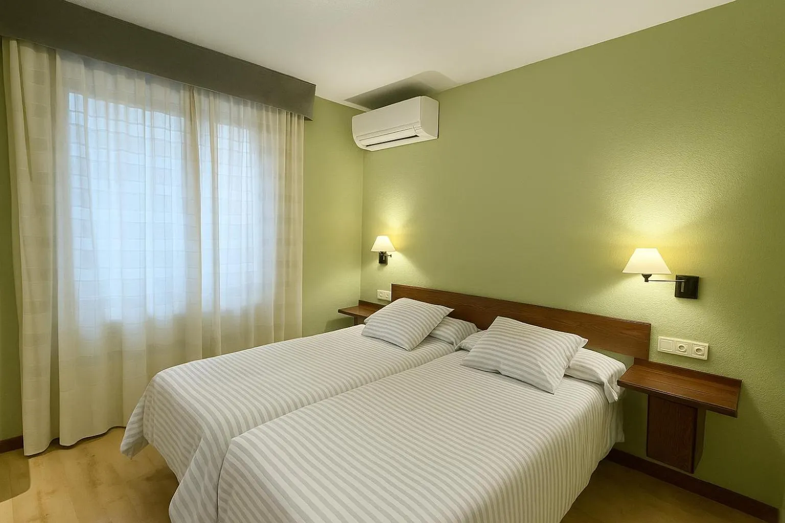 Bed in Hostal Concejo