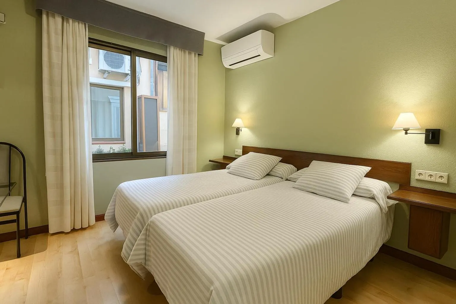 Bed in Hostal Concejo